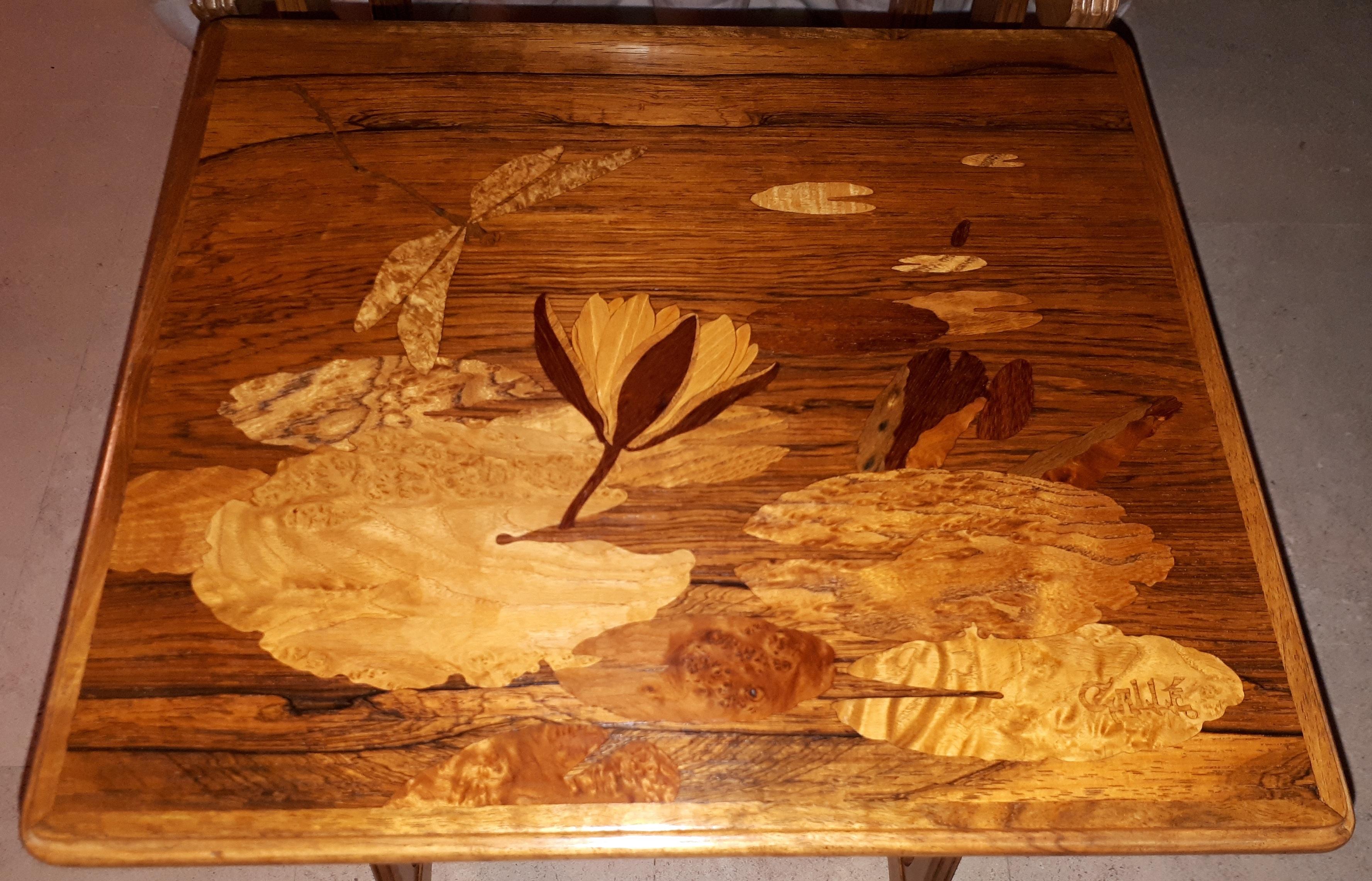 Satz von 4 Art Nouveau Gallé Libelle Nesting Tables (Furnier) im Angebot