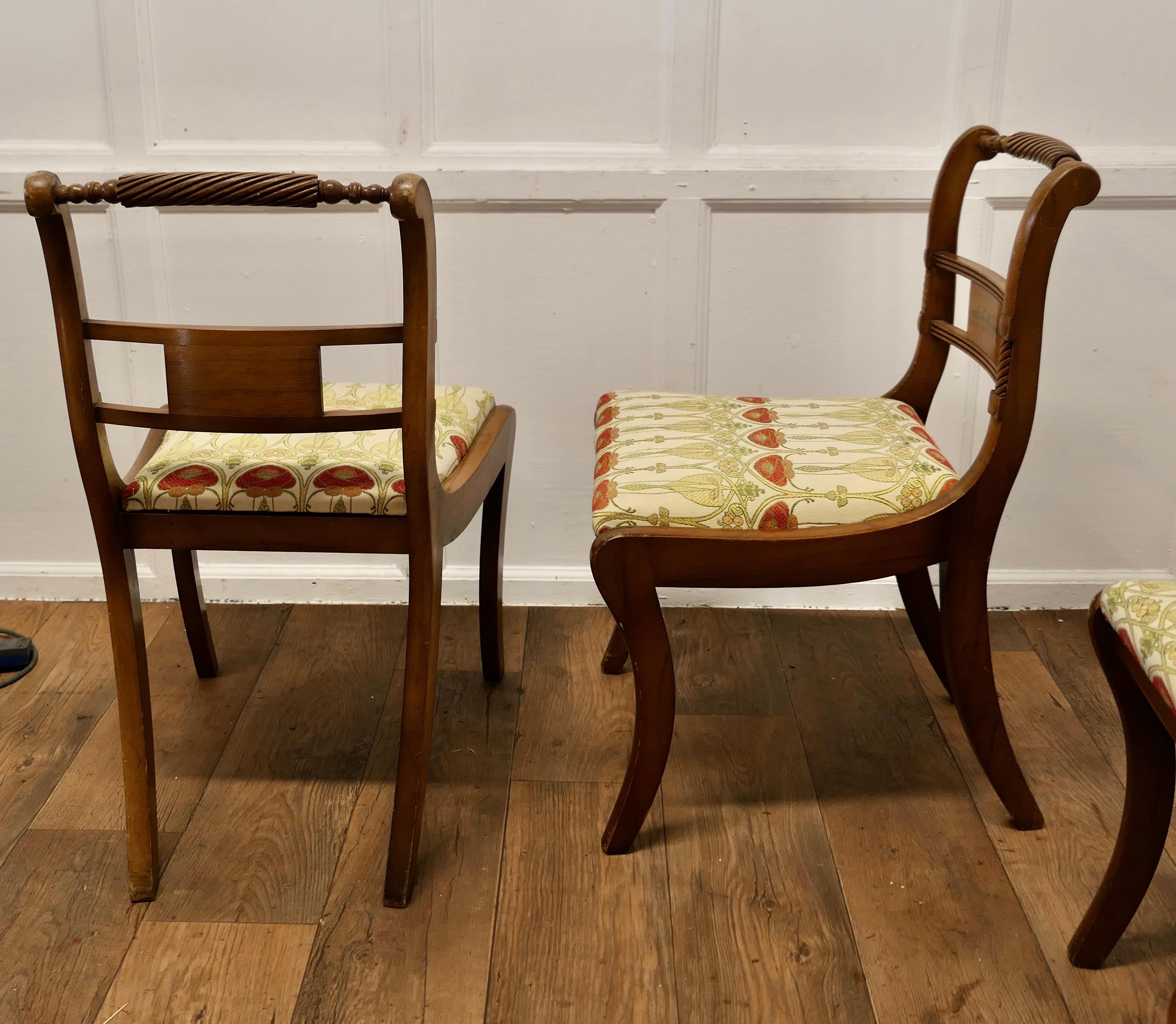 Set of 4 Art Nouveau Walnut Dining Chairs  An unusual set of chairs  For Sale 3