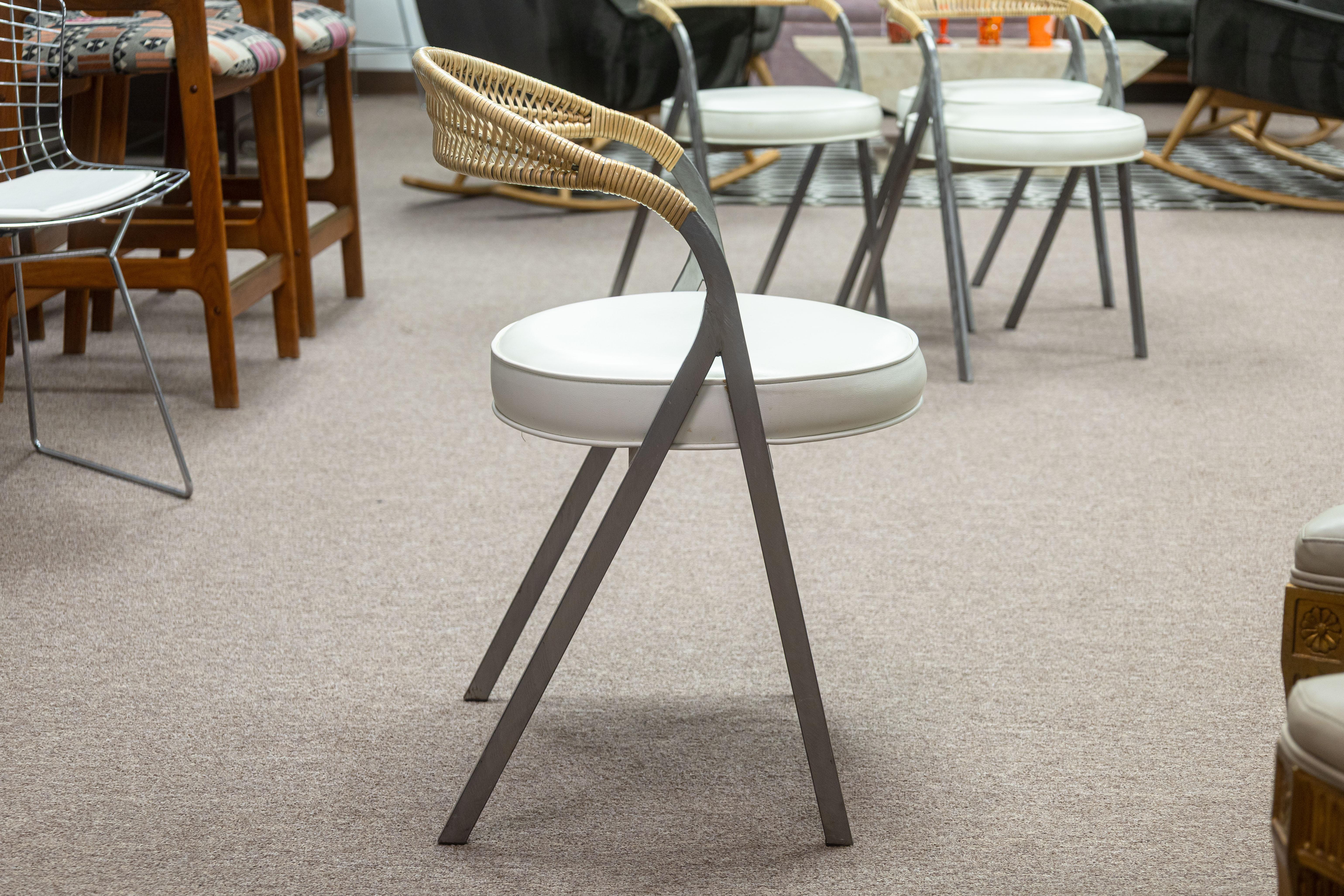 Ensemble de 4 chaises d'appoint en métal brossé et rotin Arthur Umanoff pour Shaver Howard Bon état - En vente à Keego Harbor, MI