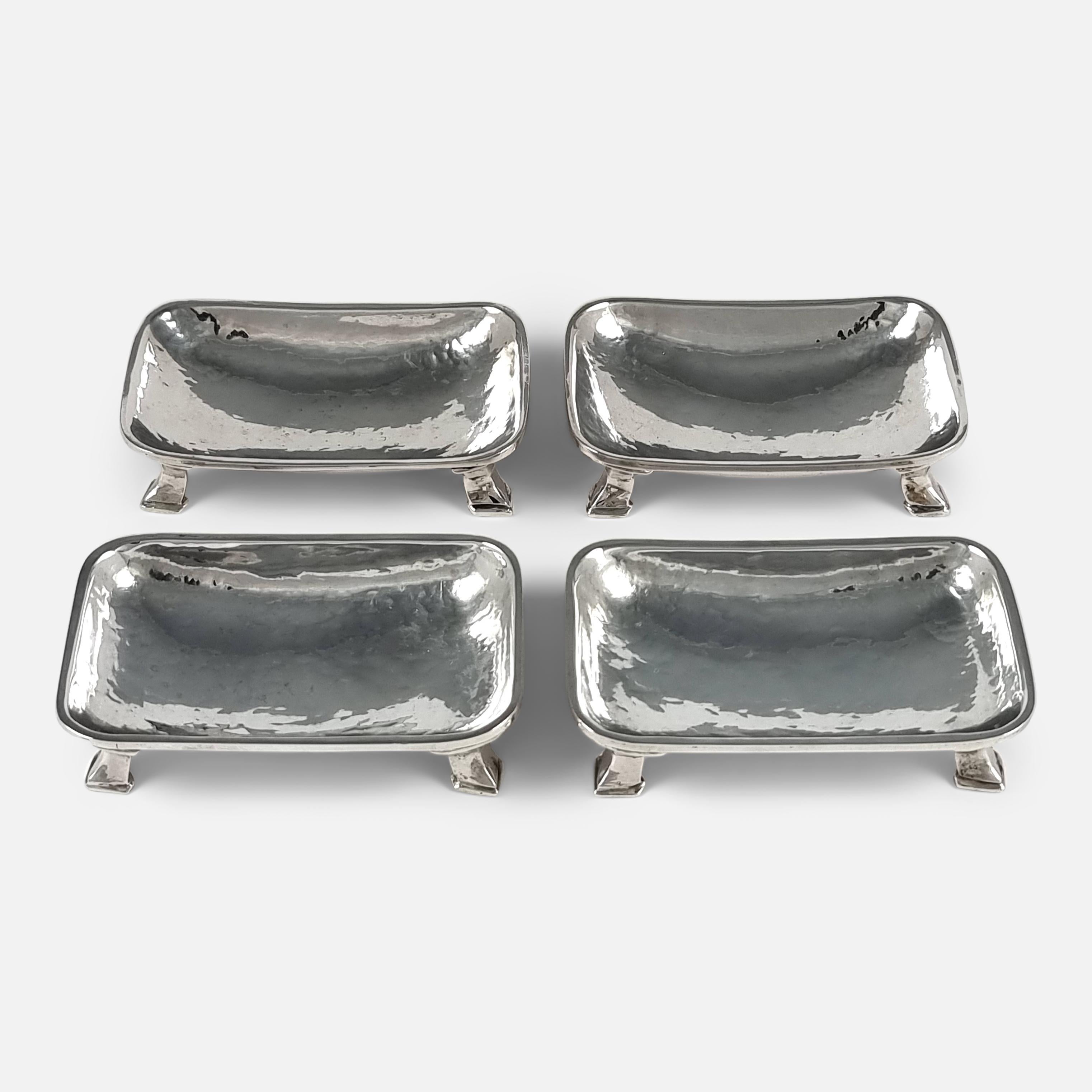 Juego de 4 sales de plata Arts and Crafts, Omar Ramsden, 1935 Artes y manualidades en venta