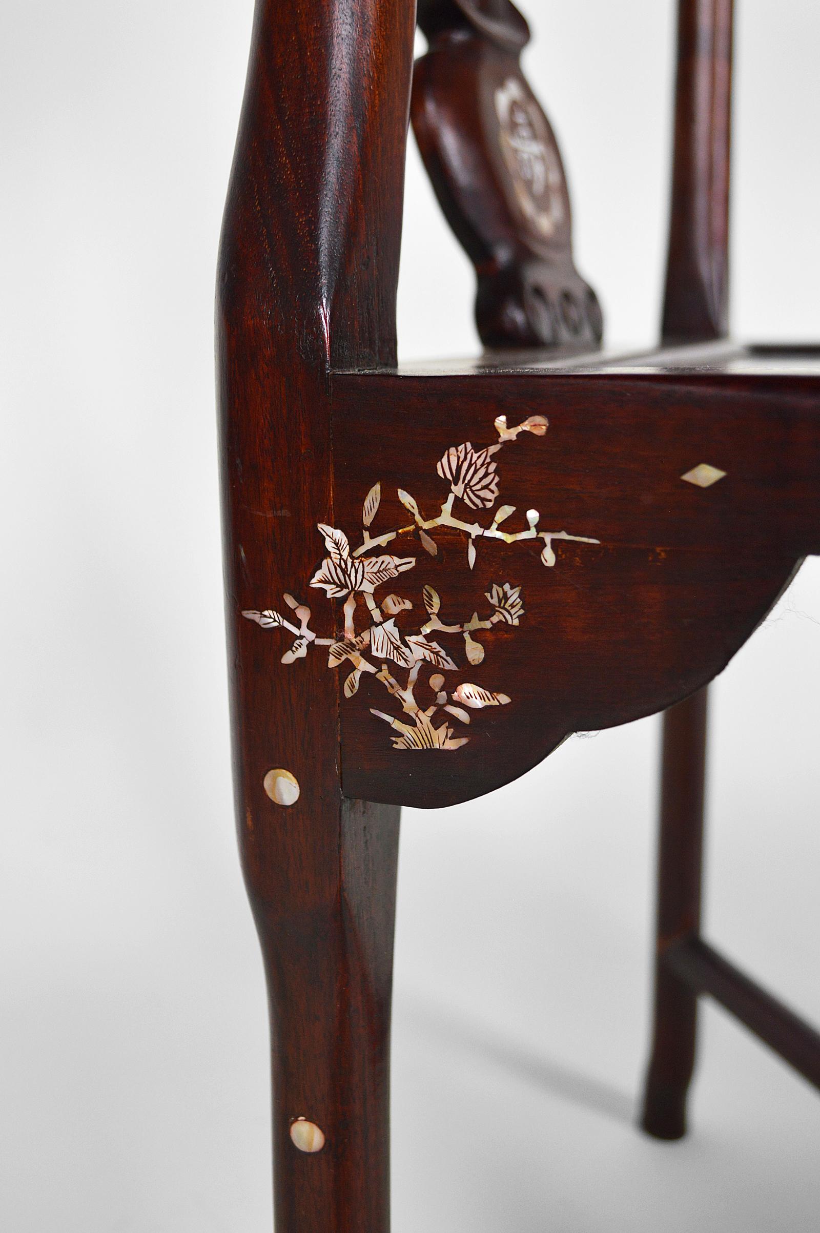 Set di 4 poltrone asiatiche in legno intagliato e intarsiato, circa 1900-1920 in vendita 11