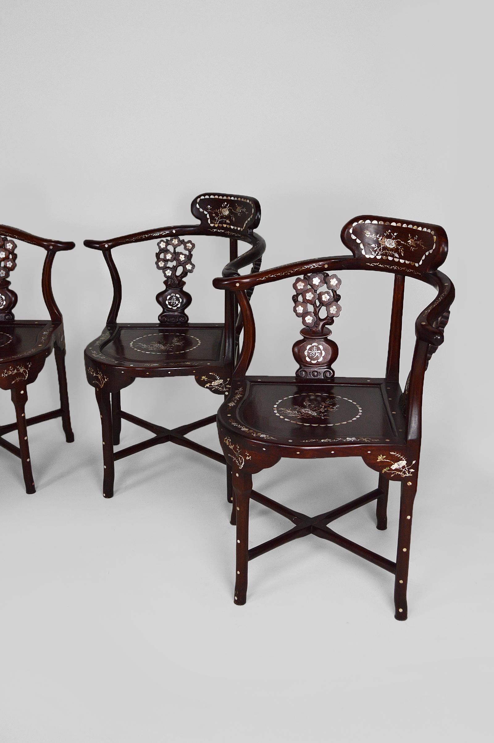 Chinese Export Set of 4 Asian Armchairs in Carved and Inlaid Wood, circa 1900-1920 For Sale