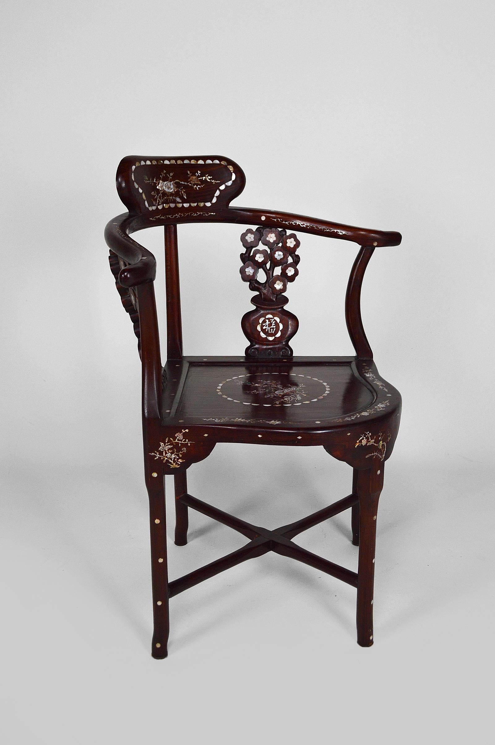 Set of 4 Asian Armchairs in Carved and Inlaid Wood, circa 1900-1920 For Sale 1