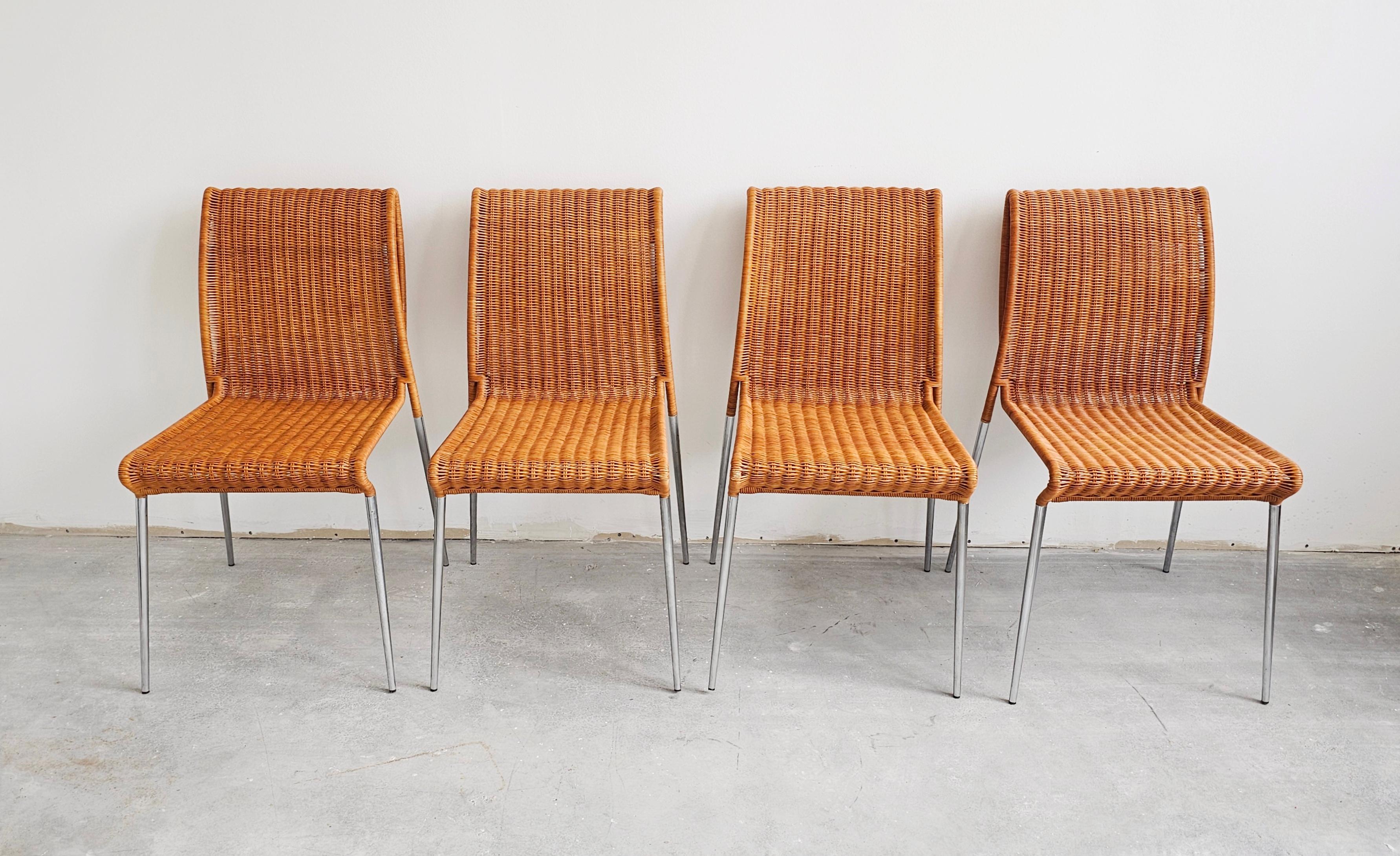 En este anuncio encontrarás un conjunto de impresionantes y esculturales sillas de comedor de mimbre. Las sillas Asola fueron diseñadas por Giuseppe Vigano para Pierantonio Bonacina y presentan unas líneas muy elegantes y un gran confort. Fabricado