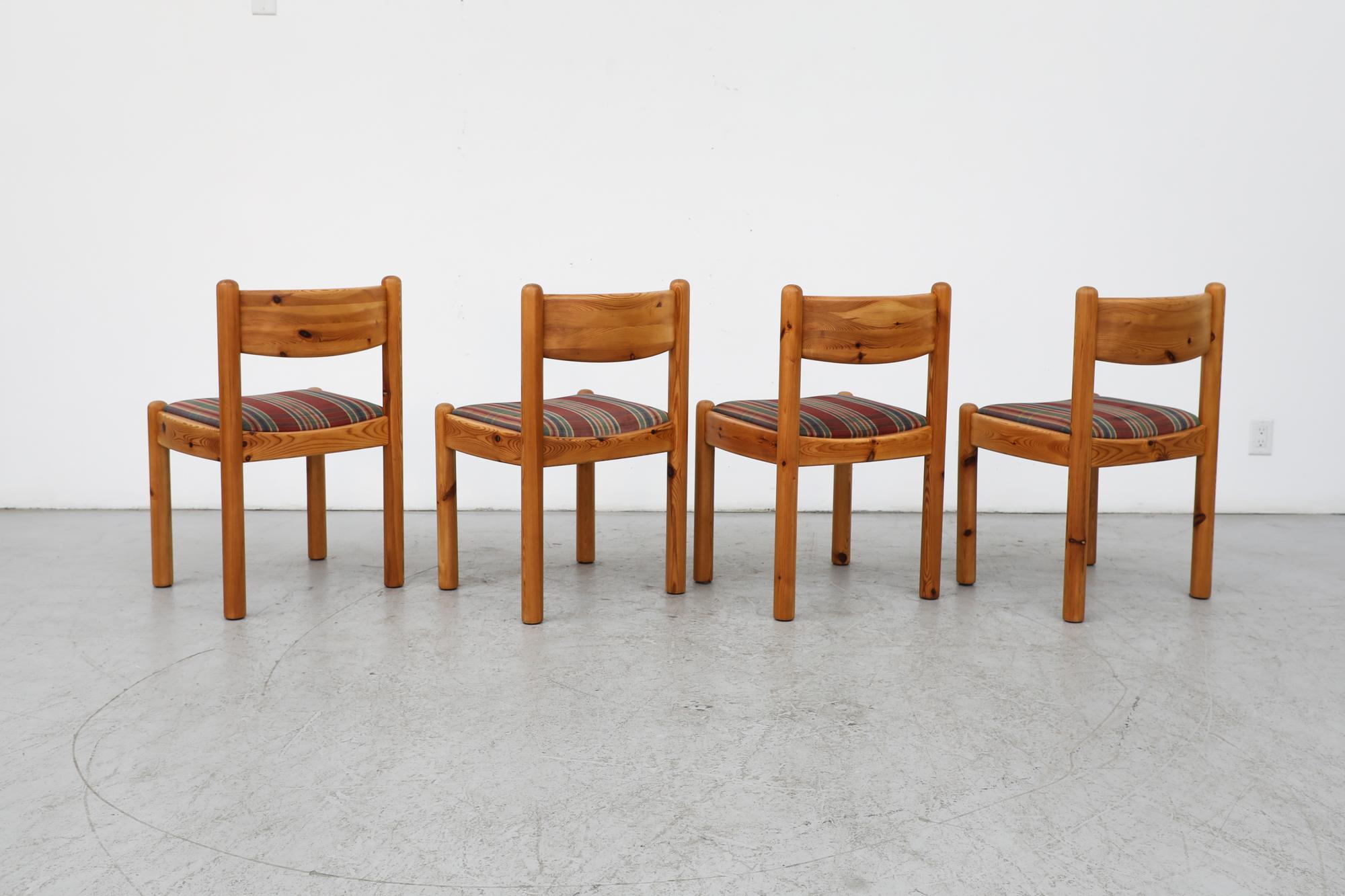Satz von 4 Esszimmerstühlen aus Kiefernholz im Ate van Apeldoorn-Stil mit runden Beinen und karierten Sitzen im Zustand „Gut“ im Angebot in Los Angeles, CA