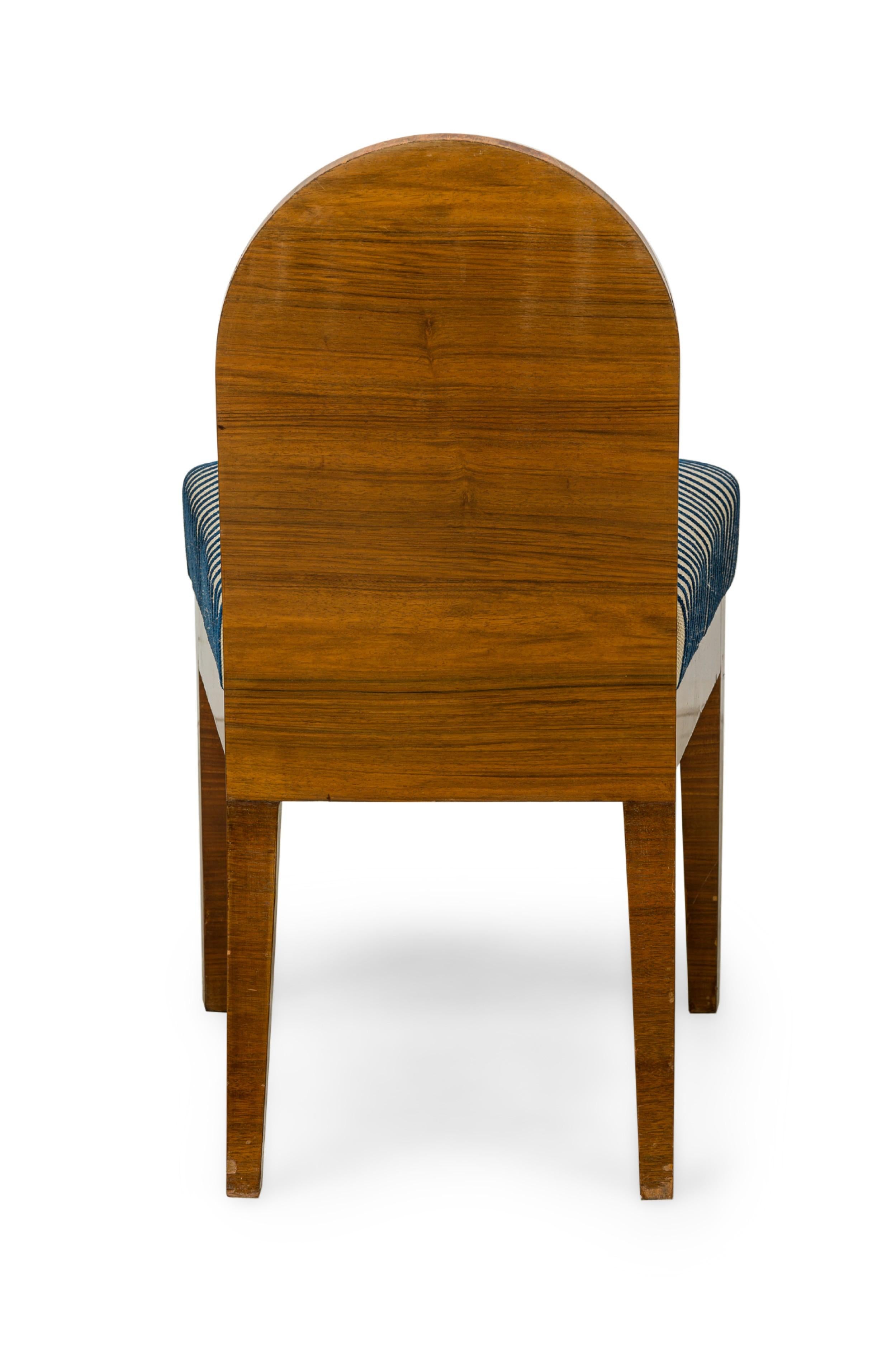 20ième siècle Ensemble de 4 chaises d'appoint en bois de ronce autrichien à dossier en forme de cuillère et à rayures tapissées en vente