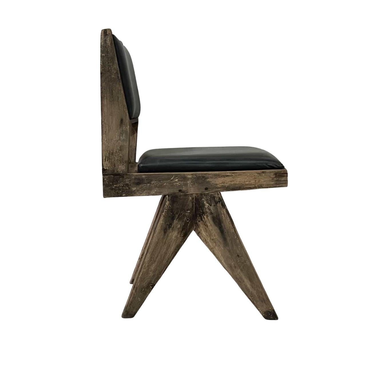 Satz von 4 authentischen Pierre Jeanneret Esszimmerstühlen PJ-SI-25-E,  1950s im Zustand „Gut“ im Angebot in Amsterdam, NL