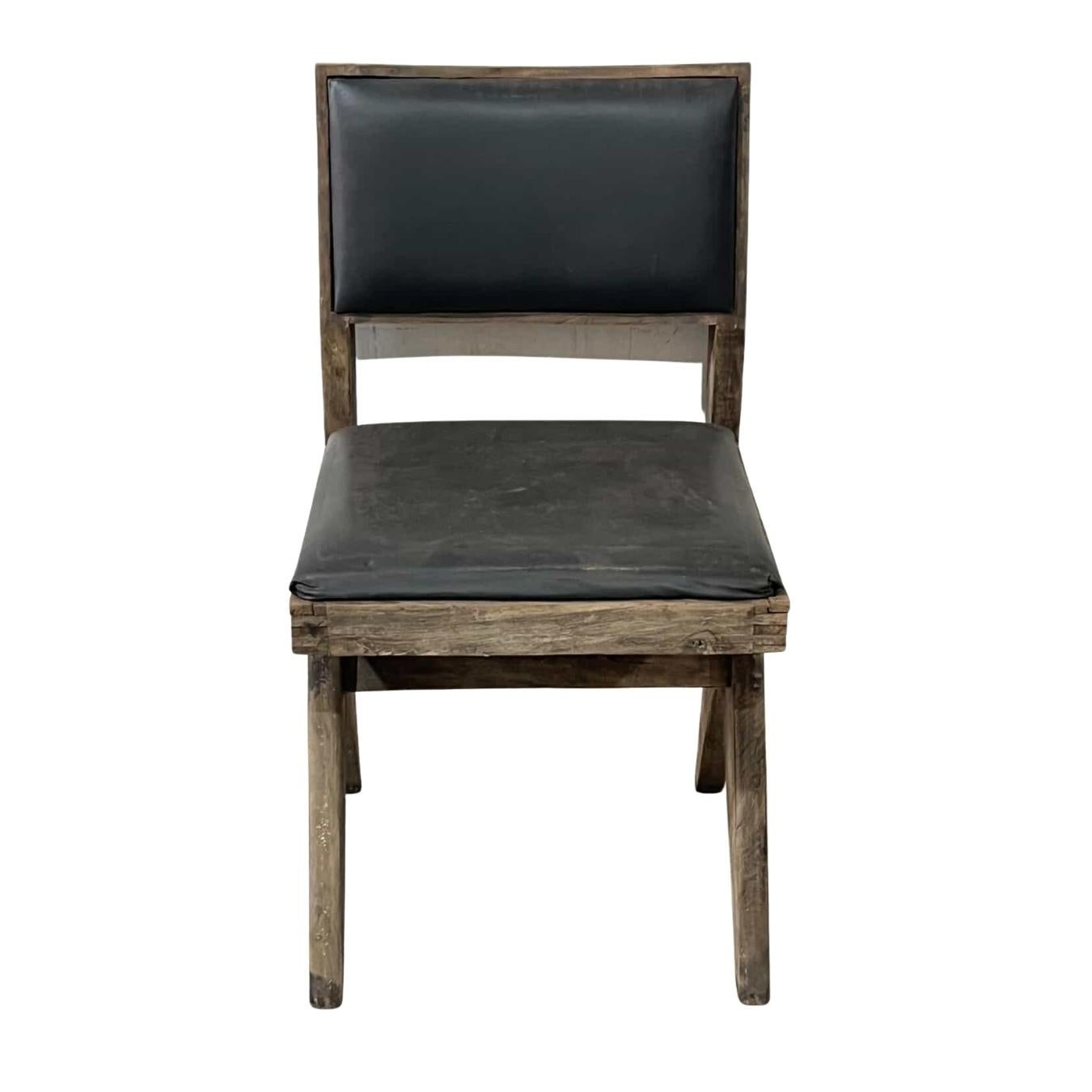Satz von 4 authentischen Pierre Jeanneret Esszimmerstühlen PJ-SI-25-E,  1950s (Leder) im Angebot