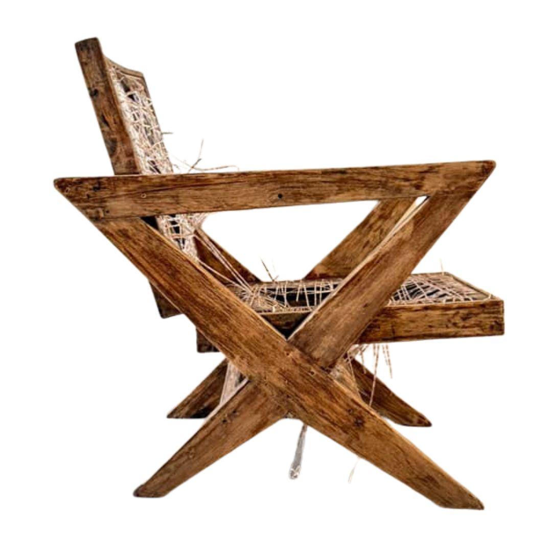 Eine seltene Gelegenheit, ein komplettes Set von originalen Pierre Jeanneret X-leg Lounge Chairs zu erwerben - frisch auf dem Markt und angeboten an den ersten privaten Besitzer. Zwei der Stühle tragen das ursprüngliche Kaufdatum von 1956 auf der