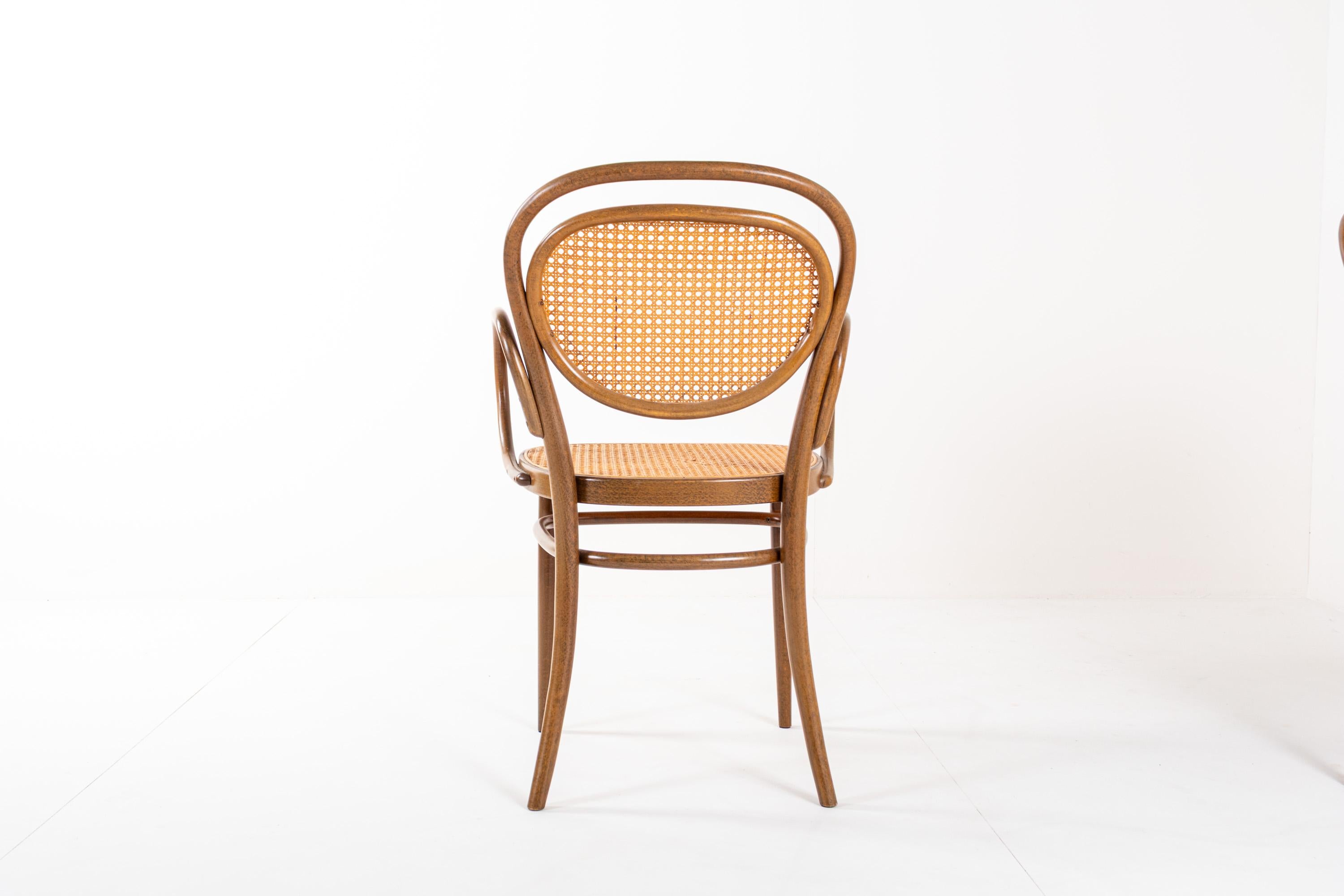 Set di 4 autentiche sedie Thonet 215 e 215RF, anni '70 in vendita 3