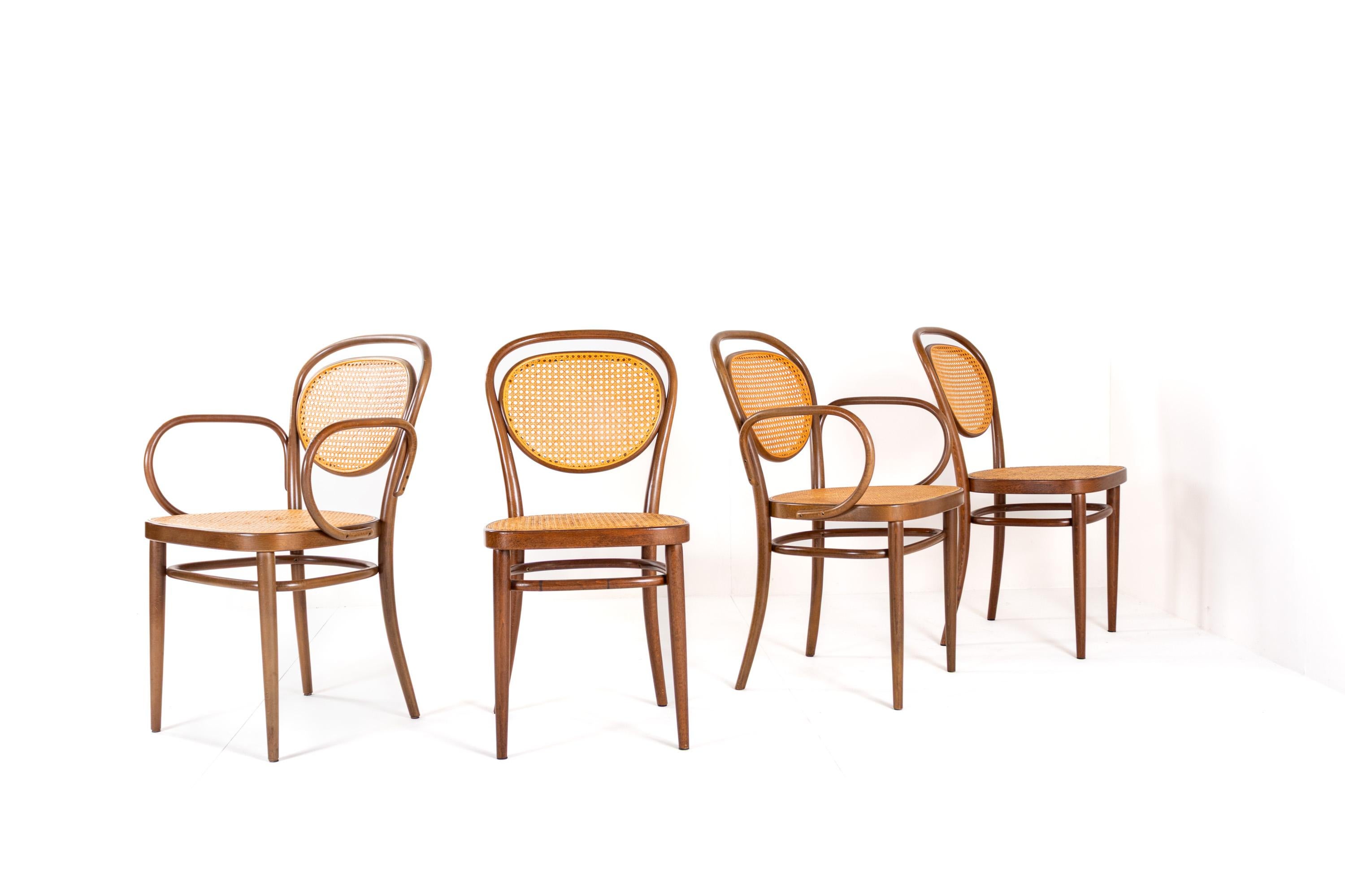 Set di 4 autentiche sedie Thonet 215 e 215RF, anni '70 in vendita 5