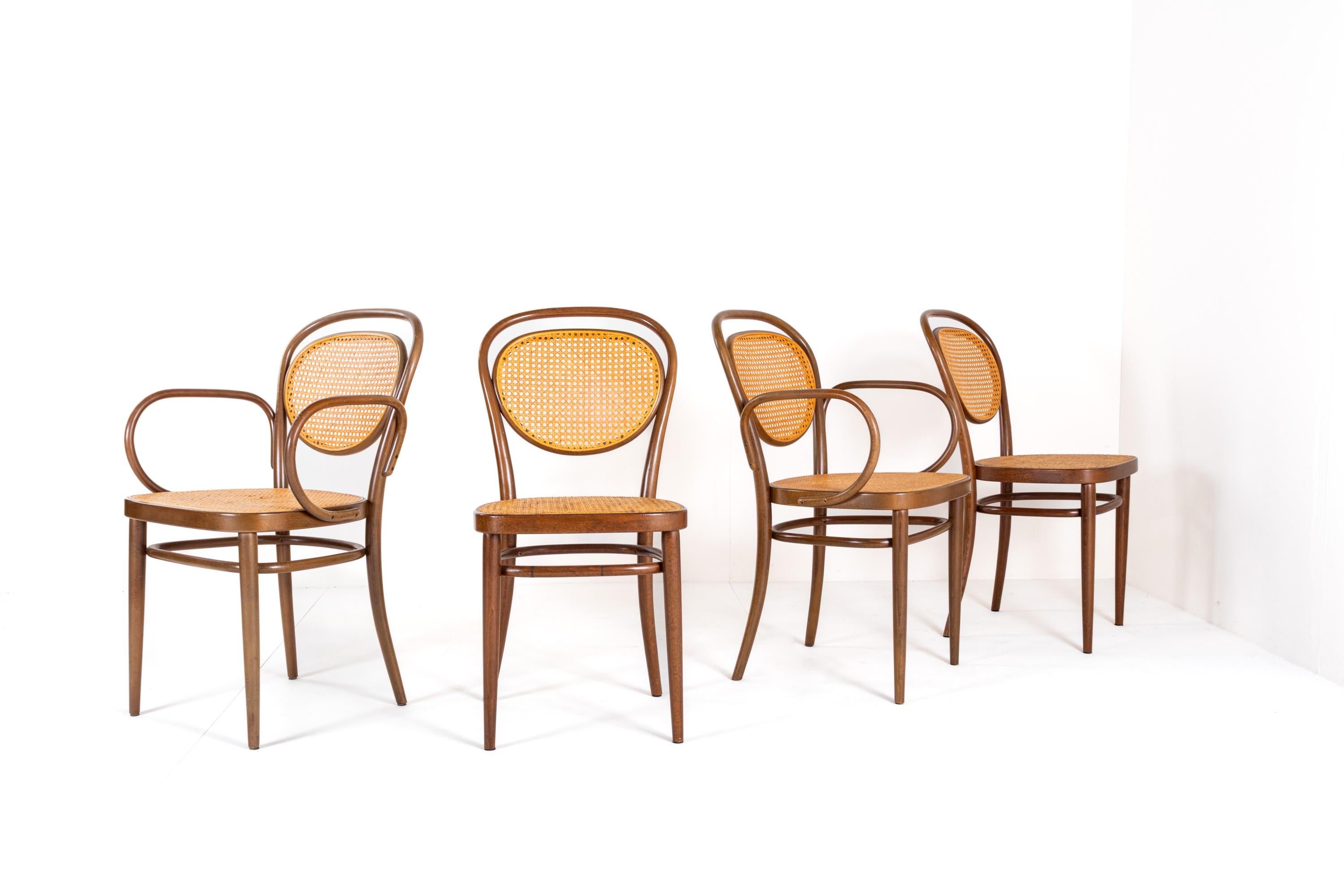 Set di 4 autentiche sedie Thonet 215 e 215RF, anni '70 in vendita 6