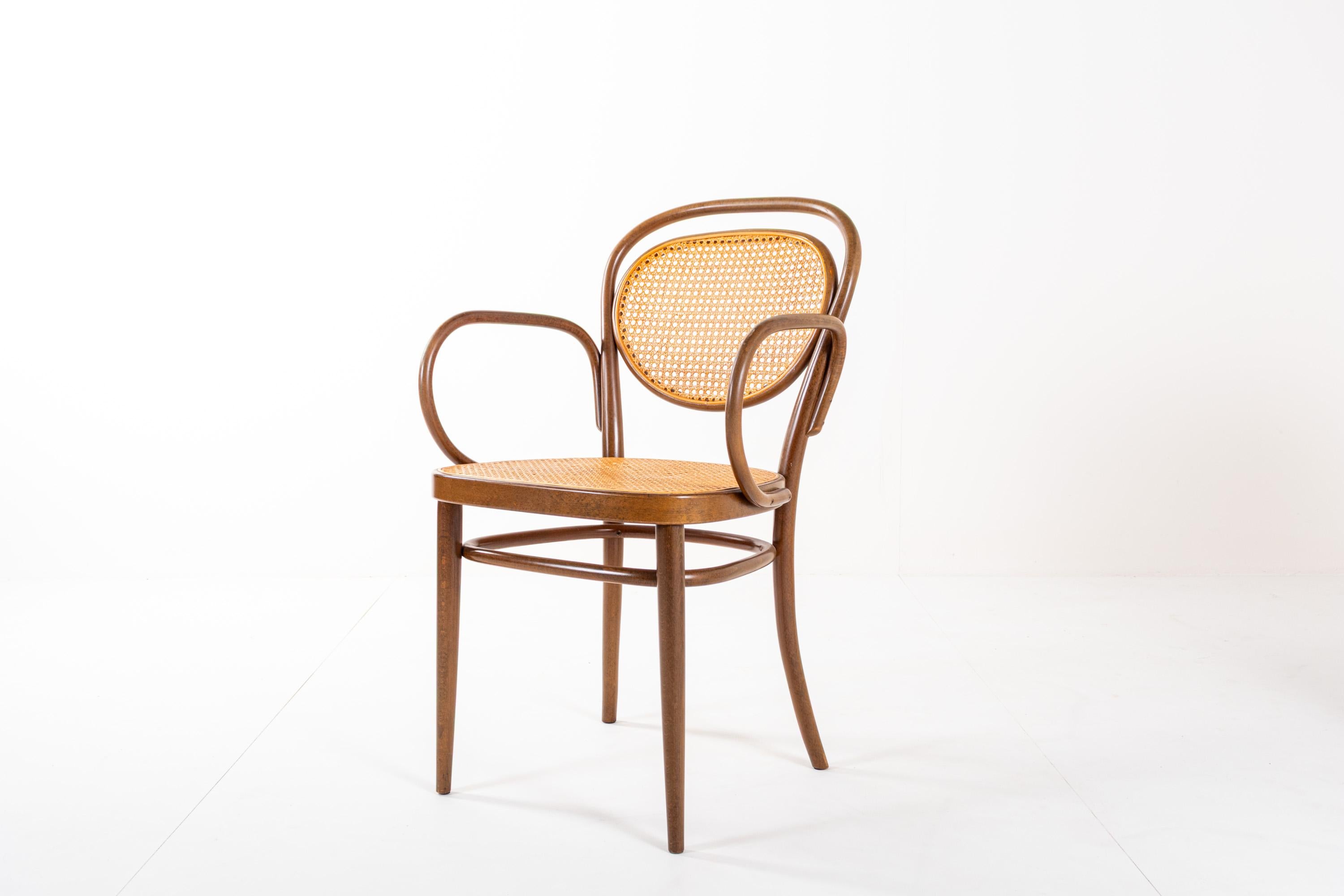 Fine XX secolo Set di 4 autentiche sedie Thonet 215 e 215RF, anni '70 in vendita