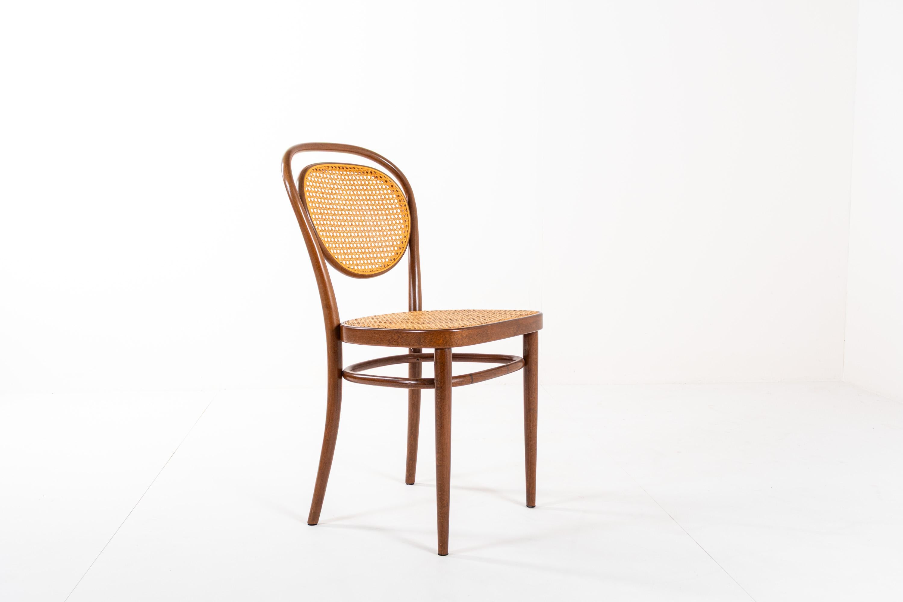 Set di 4 autentiche sedie Thonet 215 e 215RF, anni '70 in vendita 2
