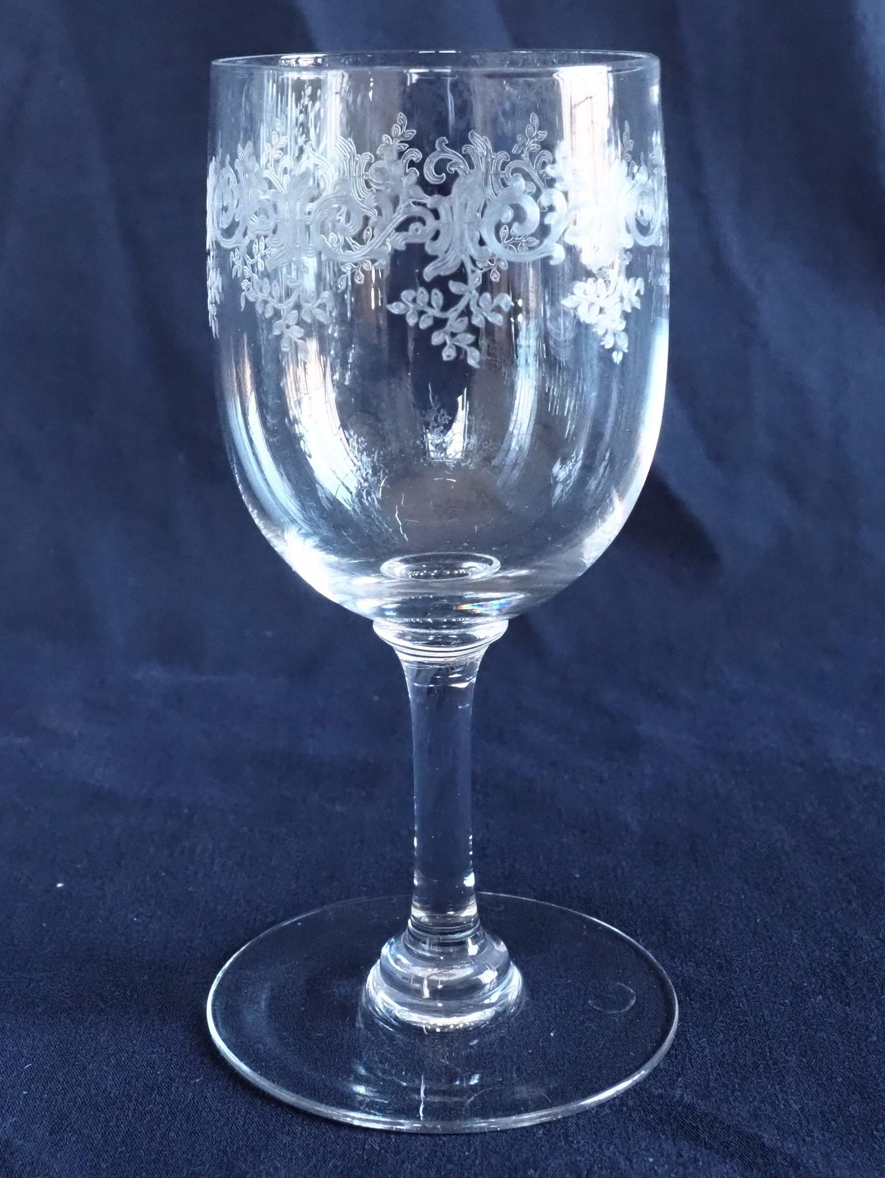 Etched Set of 4 Baccarat crystal glasses signed - France - Sevigne model Louis XV style For Sale