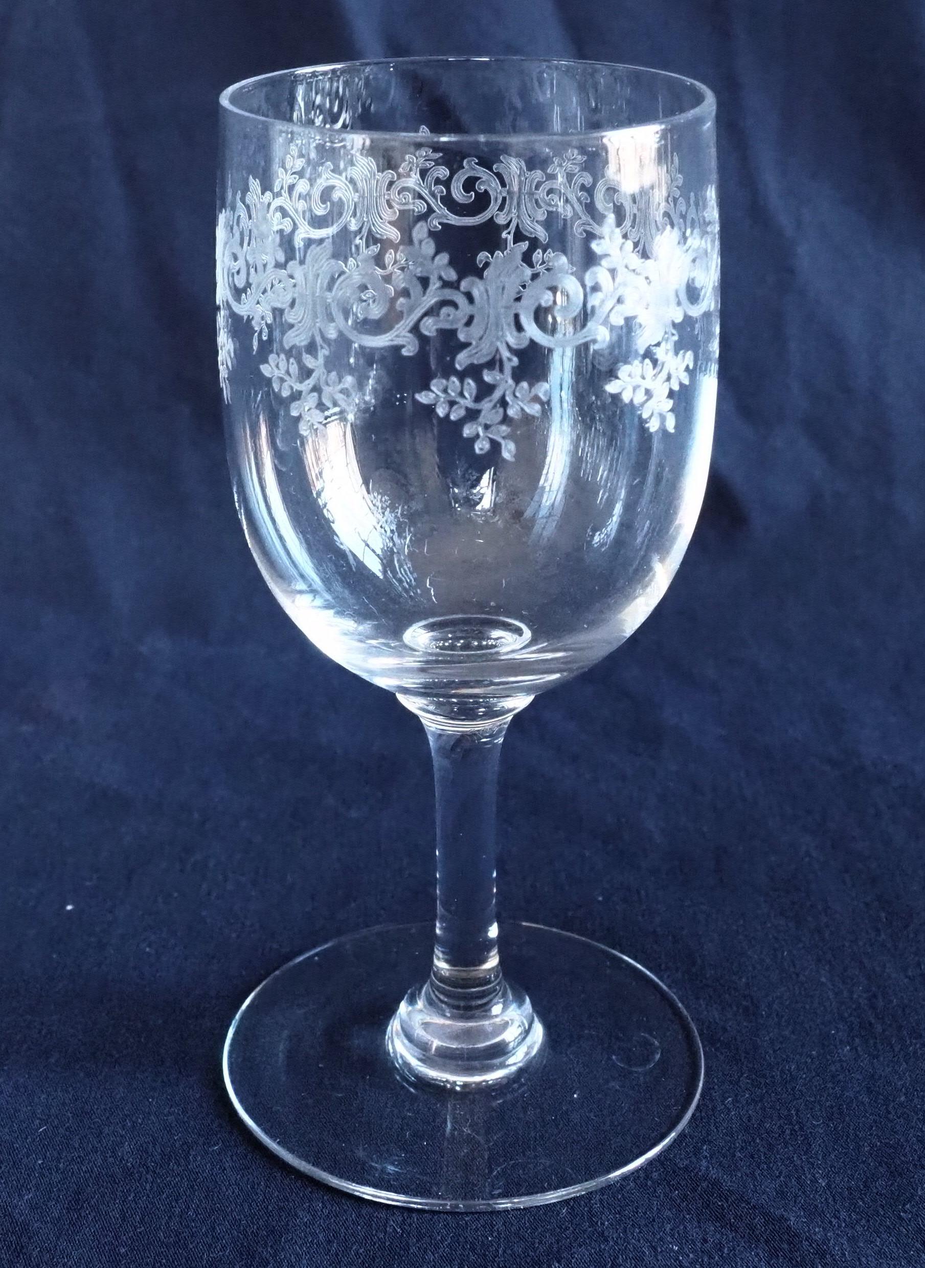 Set of 4 Baccarat crystal glasses signed - France - Sevigne model Louis XV style In Good Condition For Sale In GRENOBLE, FR