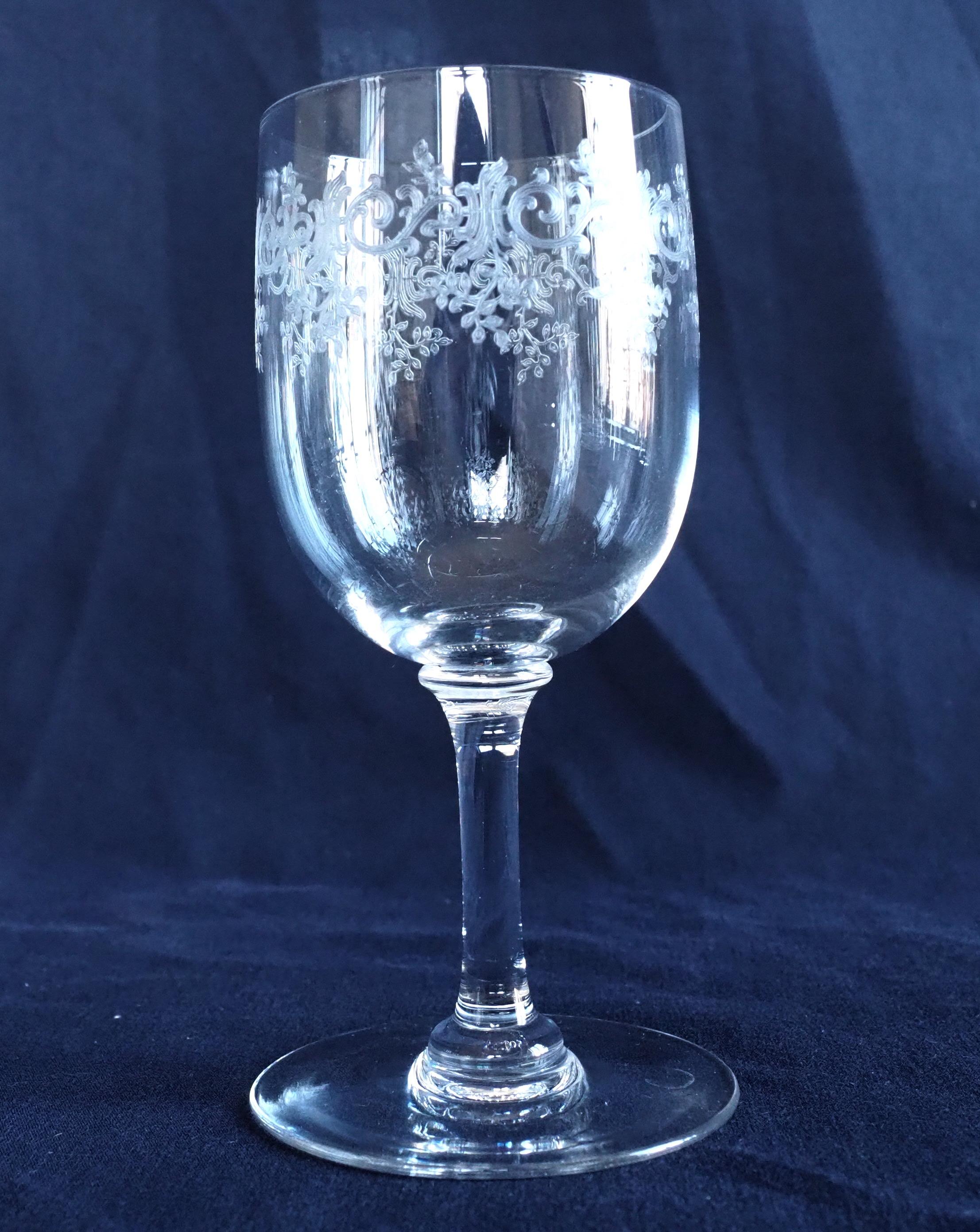20ième siècle Ensemble de 4 verres en cristal de Baccarat signés - France - Modèle Sévigné style Louis XV en vente