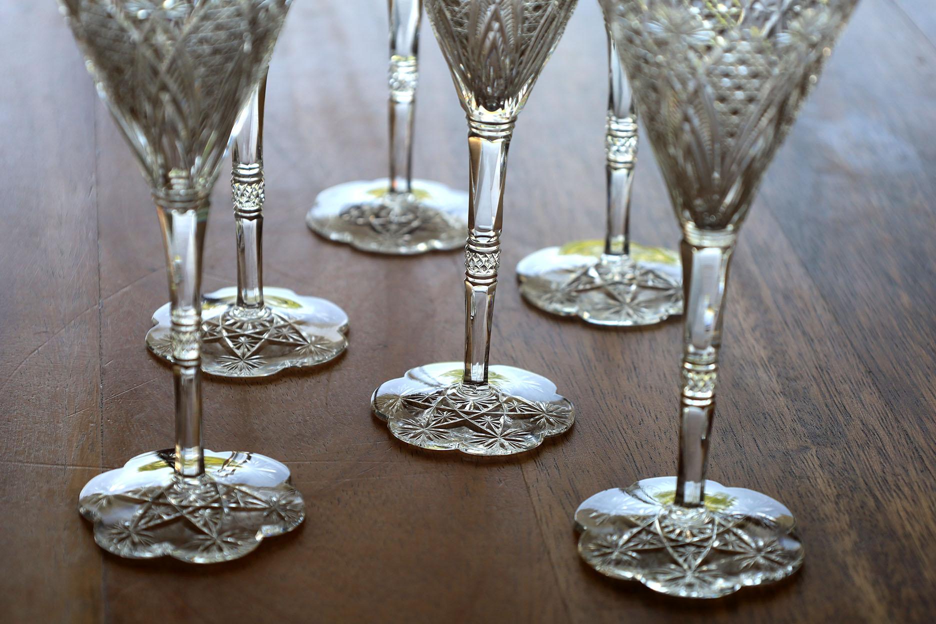Set von 4 mundgeblasenenen roten Baccarat-Weingläsern aus Kristall im Elbeuf-Schliff im Angebot 3