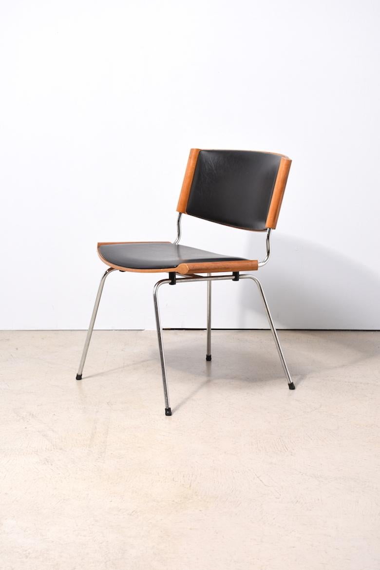 Great set of 4 Badminton Chairs Mod. 150 by Nanna Ditzel for Kolds Savverk in teak and black vinyl. Designed 1958, produced by Kolds Savverk (DK). The name of the chair refers to its source of inspiration; namely the grip of a badminton racket. Sold