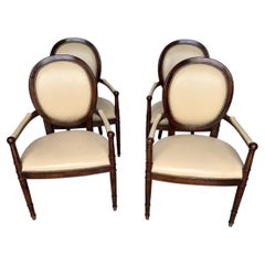 Lot de 4 fauteuils néoclassiques « Baker Milling Road » en acajou et cuir parchemin