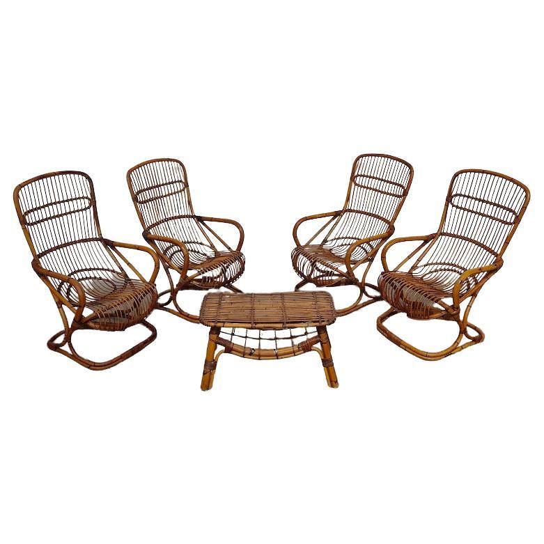 Ensemble de 4 fauteuils en rotin et une table basse de Tito Agnoli pour Bonacina - Italie en vente