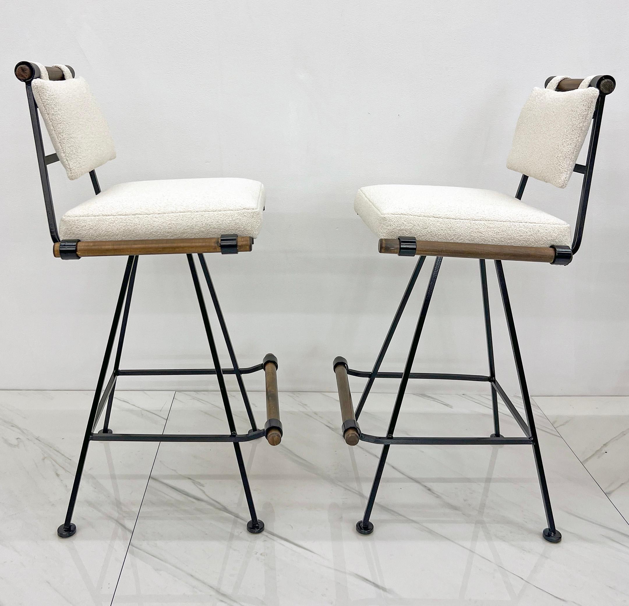 Set of 4 Bar Stools in the Manner of Cleo Baldon in Oatmeal Belgian Boucle In Good Condition In Culver City, CA