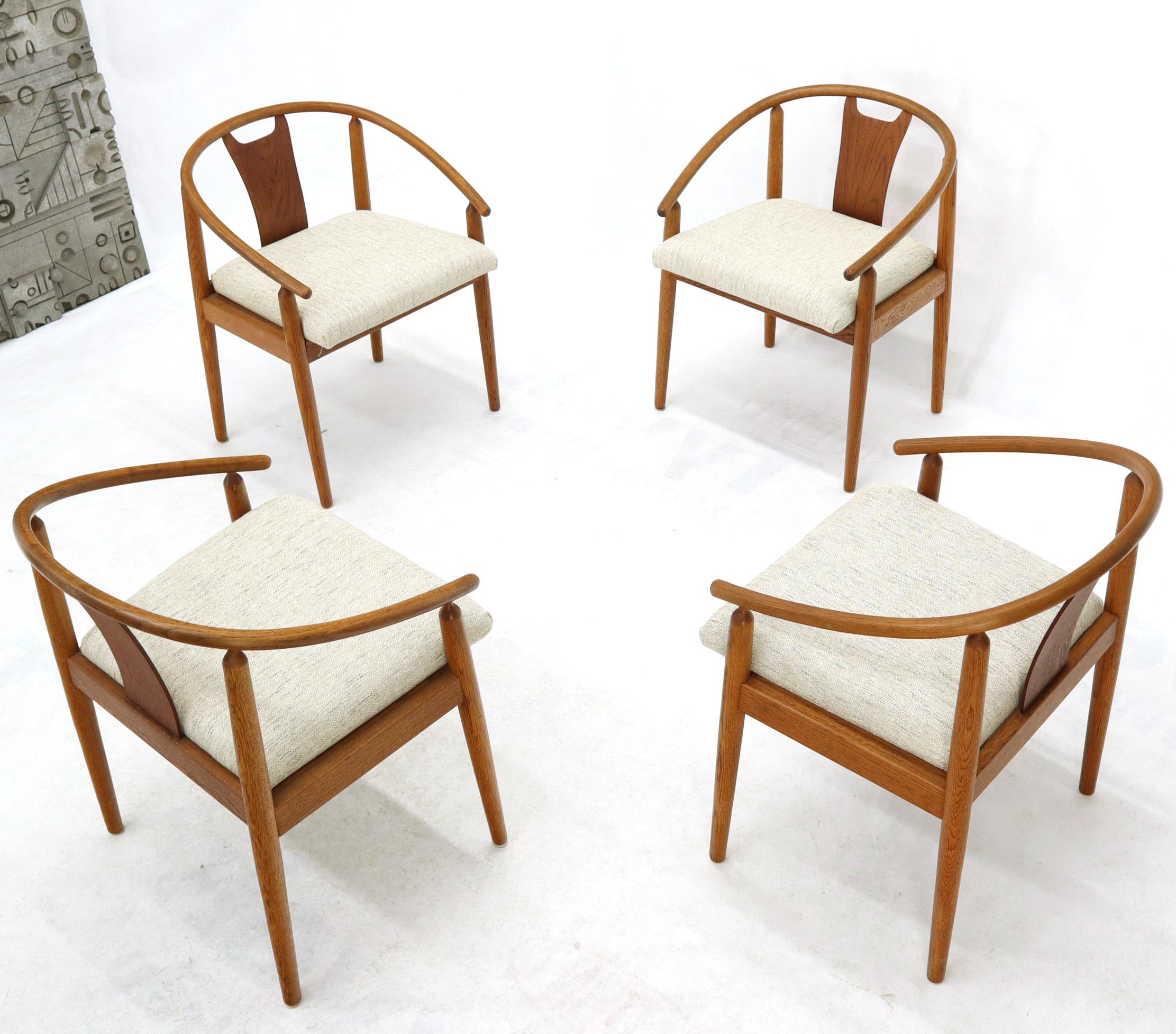 Satz von 4 Esszimmerstühlen aus gebogenem Holz mit Fassrücken, neu gepolstert im Angebot 5