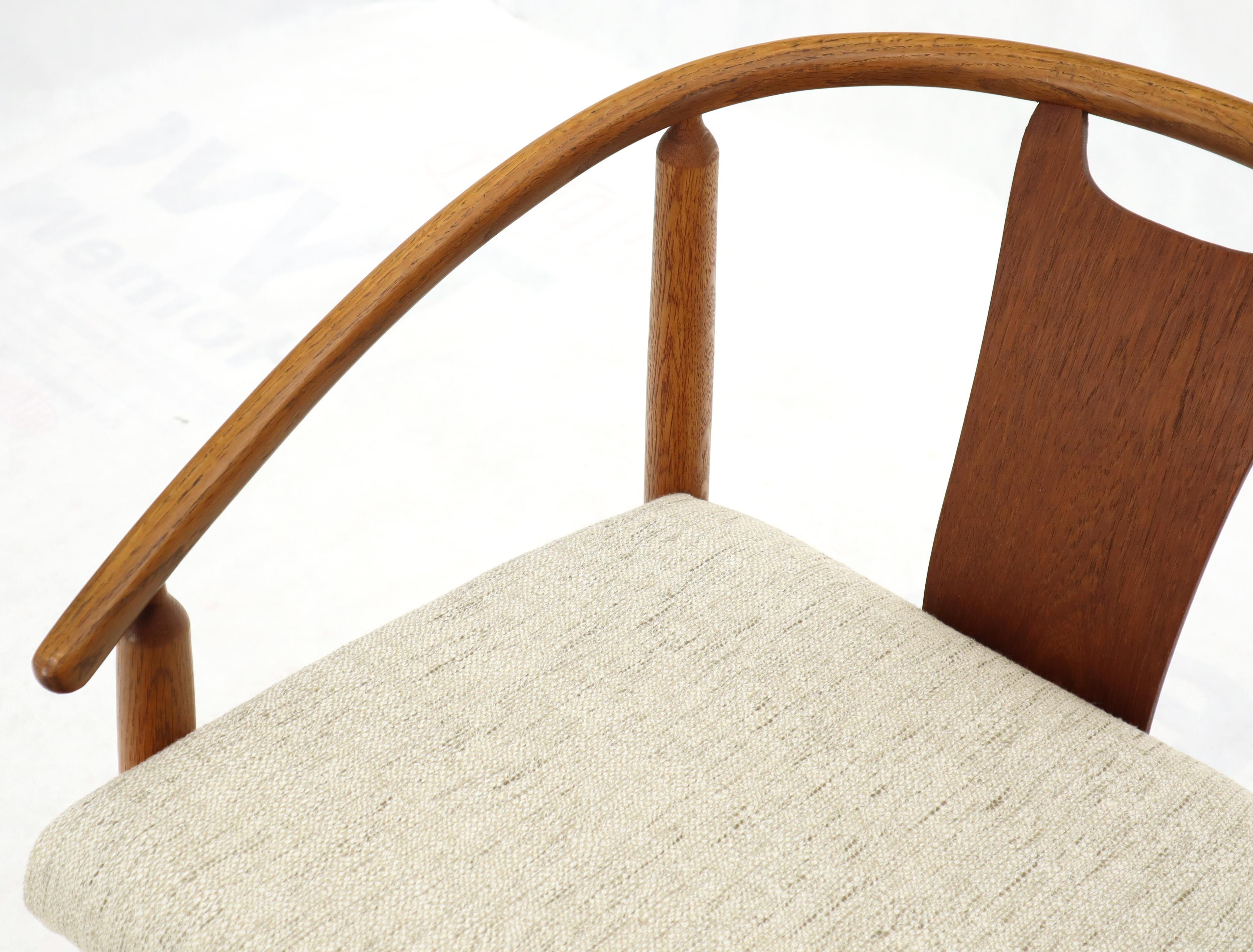 Satz von 4 Esszimmerstühlen aus gebogenem Holz mit Fassrücken, neu gepolstert (Dänisch) im Angebot