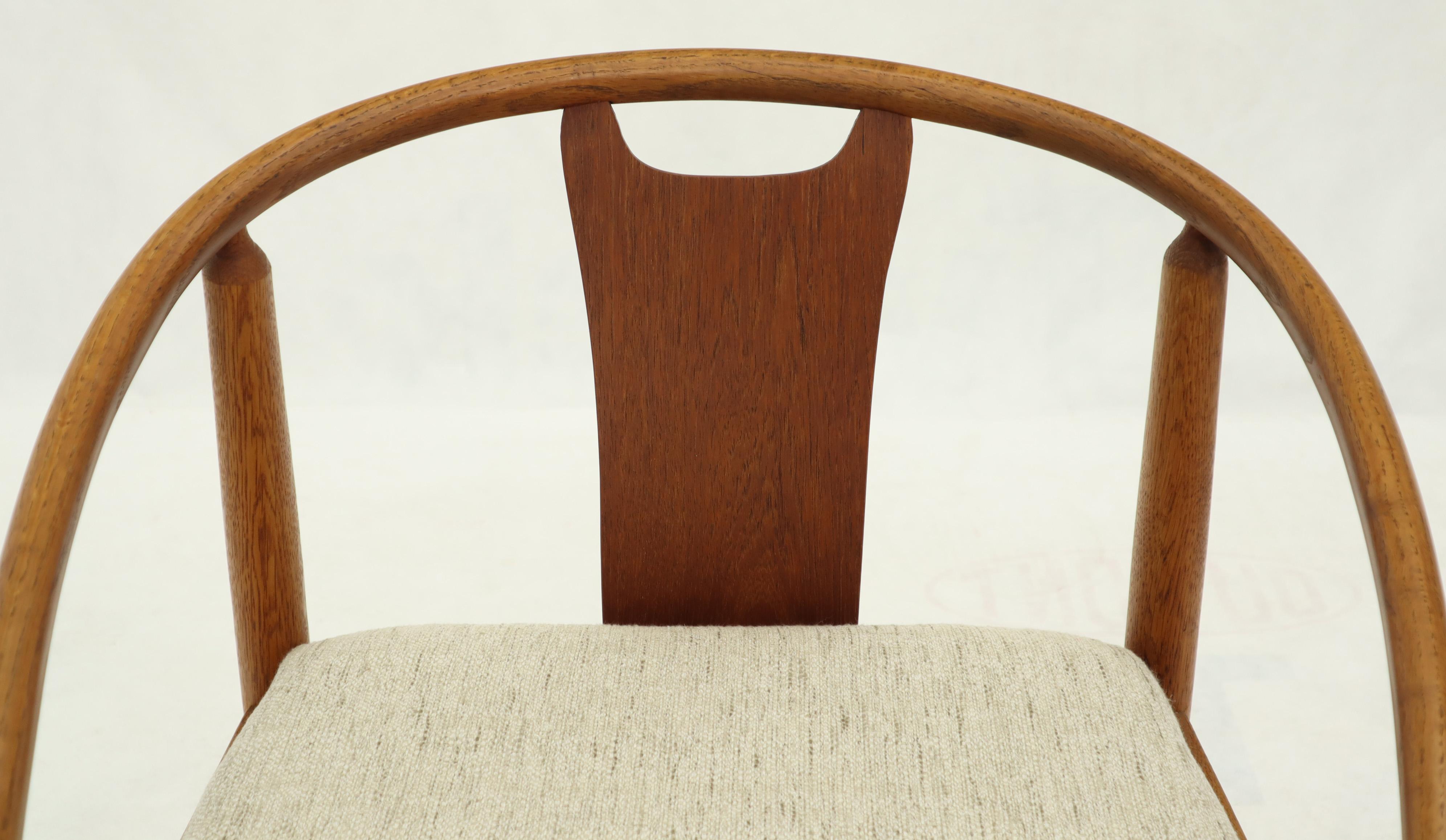 Satz von 4 Esszimmerstühlen aus gebogenem Holz mit Fassrücken, neu gepolstert im Zustand „Gut“ im Angebot in Rockaway, NJ