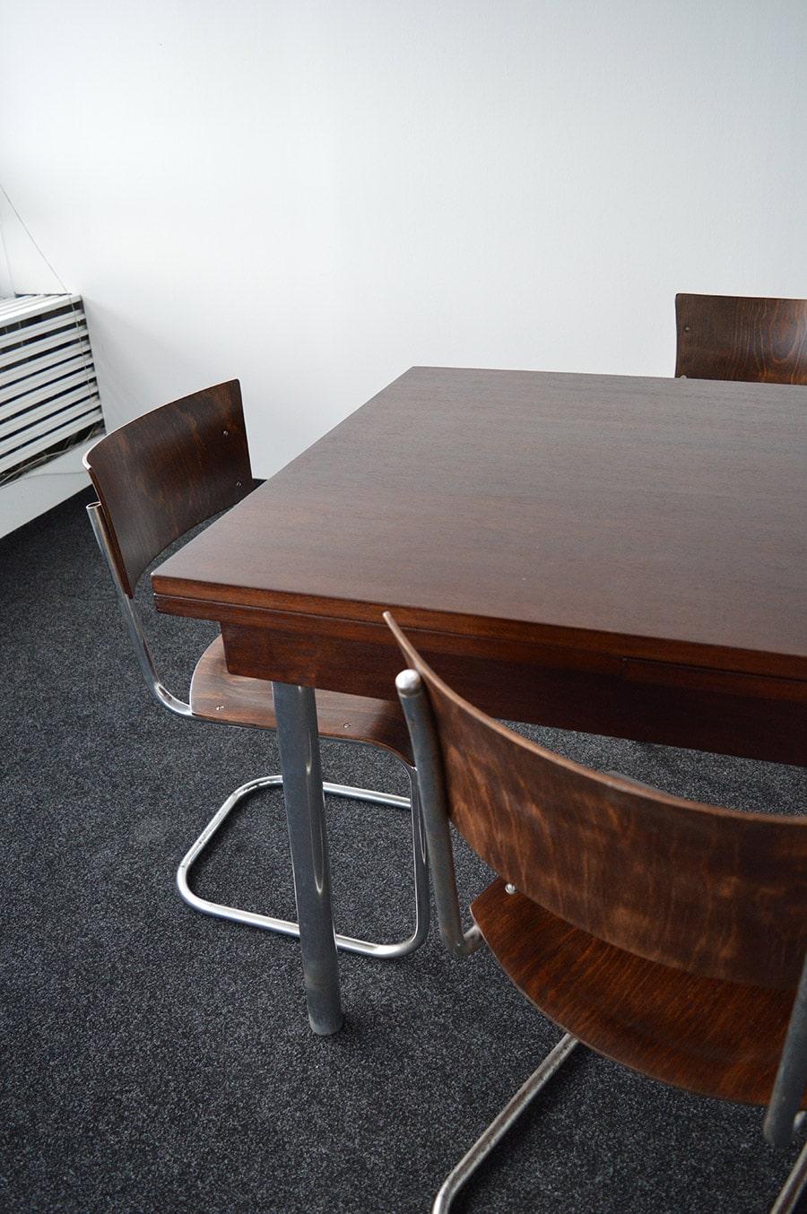 Set of 4 Bauhaus Cantilever Plywood Desk Chairs by Robert Slezák, 1930s In Good Condition In Praha 2, Hlavní město Praha