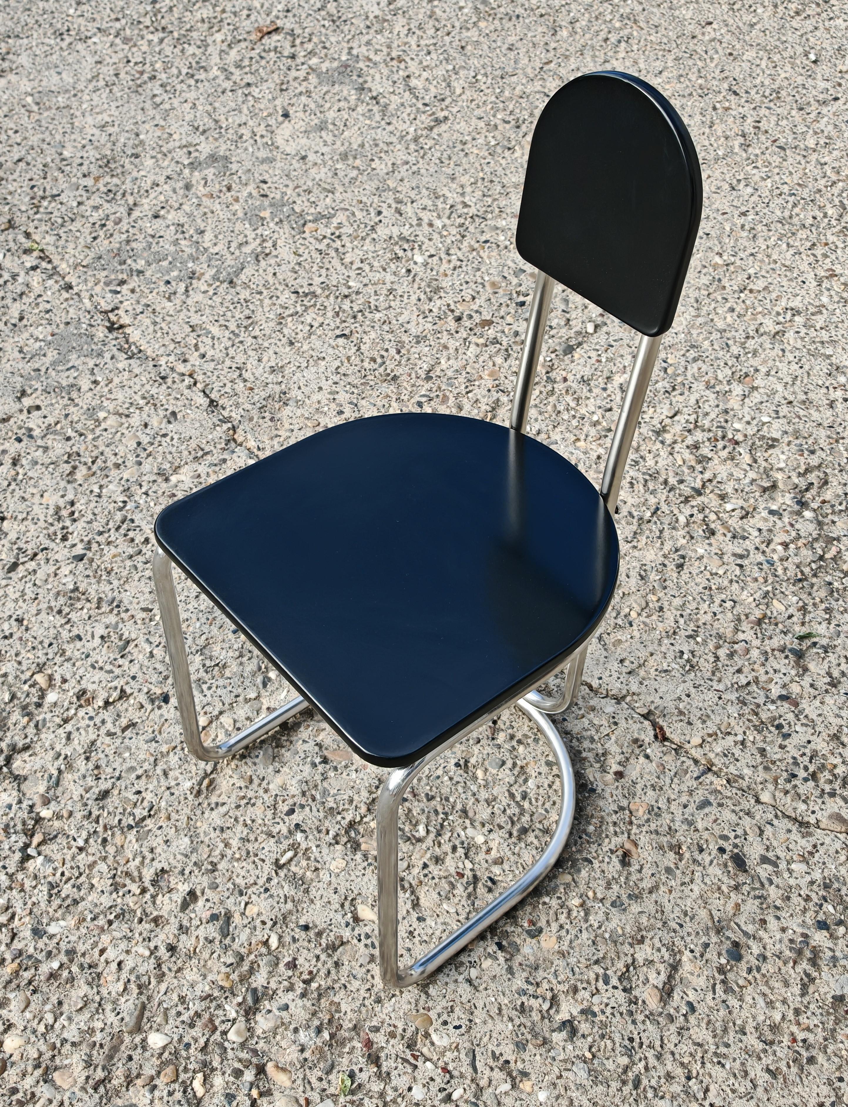 Set of 4 Bauhaus Chairs with tubular steel frames and black lacquer wood seats For Sale 5