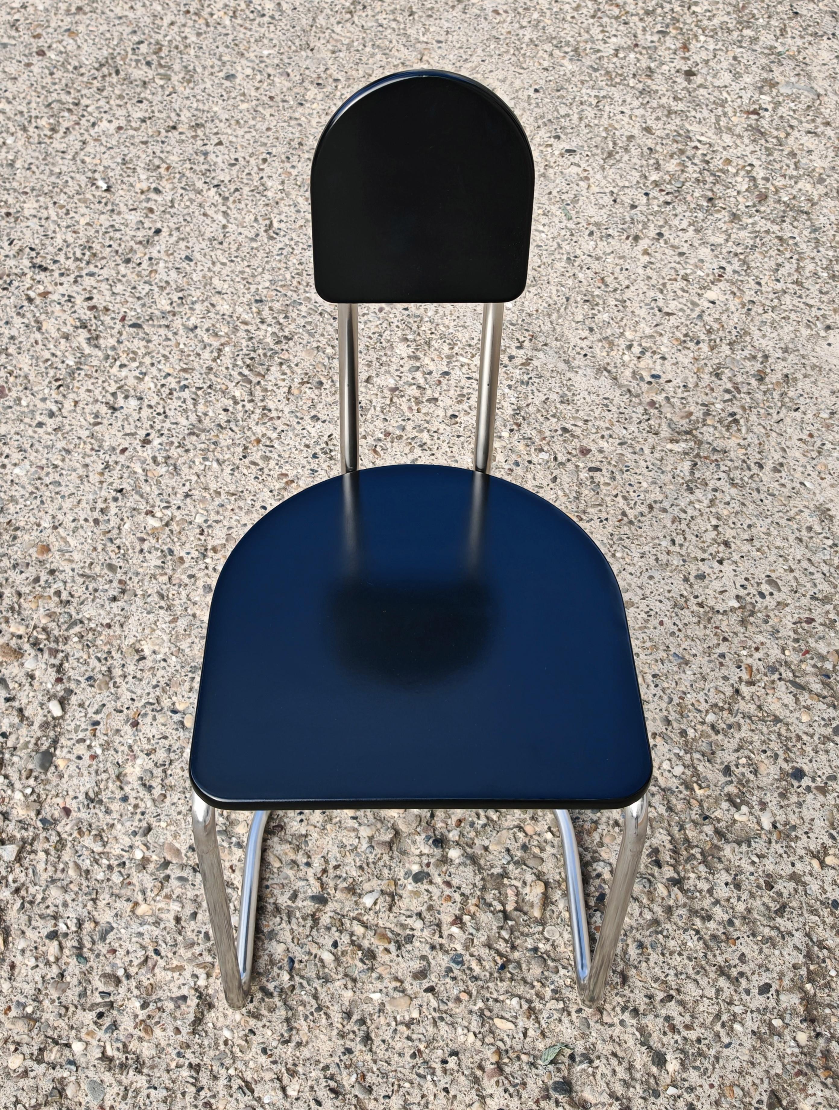 Set of 4 Bauhaus Chairs with tubular steel frames and black lacquer wood seats For Sale 1