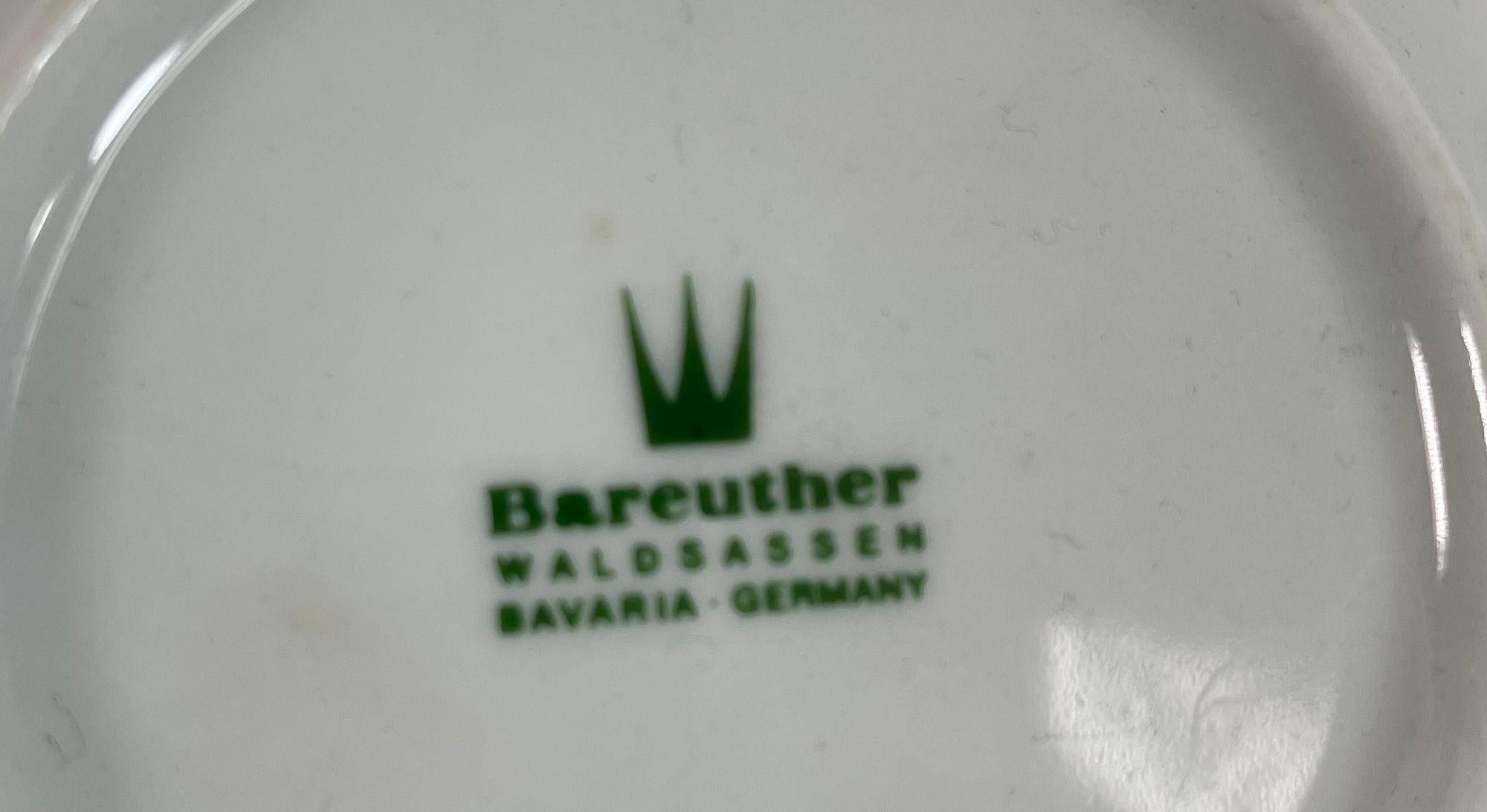 Ensemble de 4 sous-assiettes à plats en porcelaine de la Bavière, Allemagne en vente 3