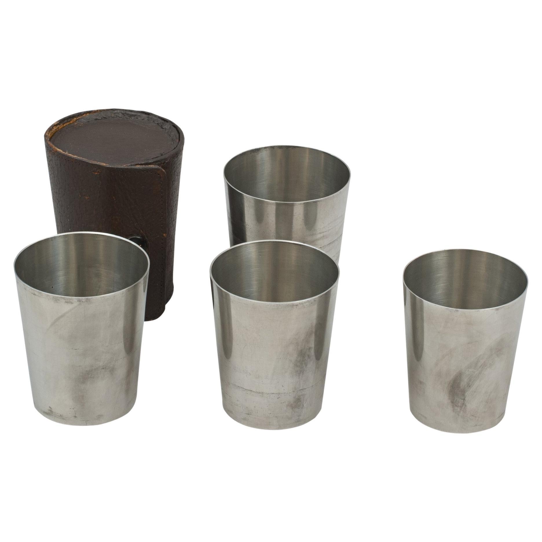 Set di 4 becher con custodia in pelle
