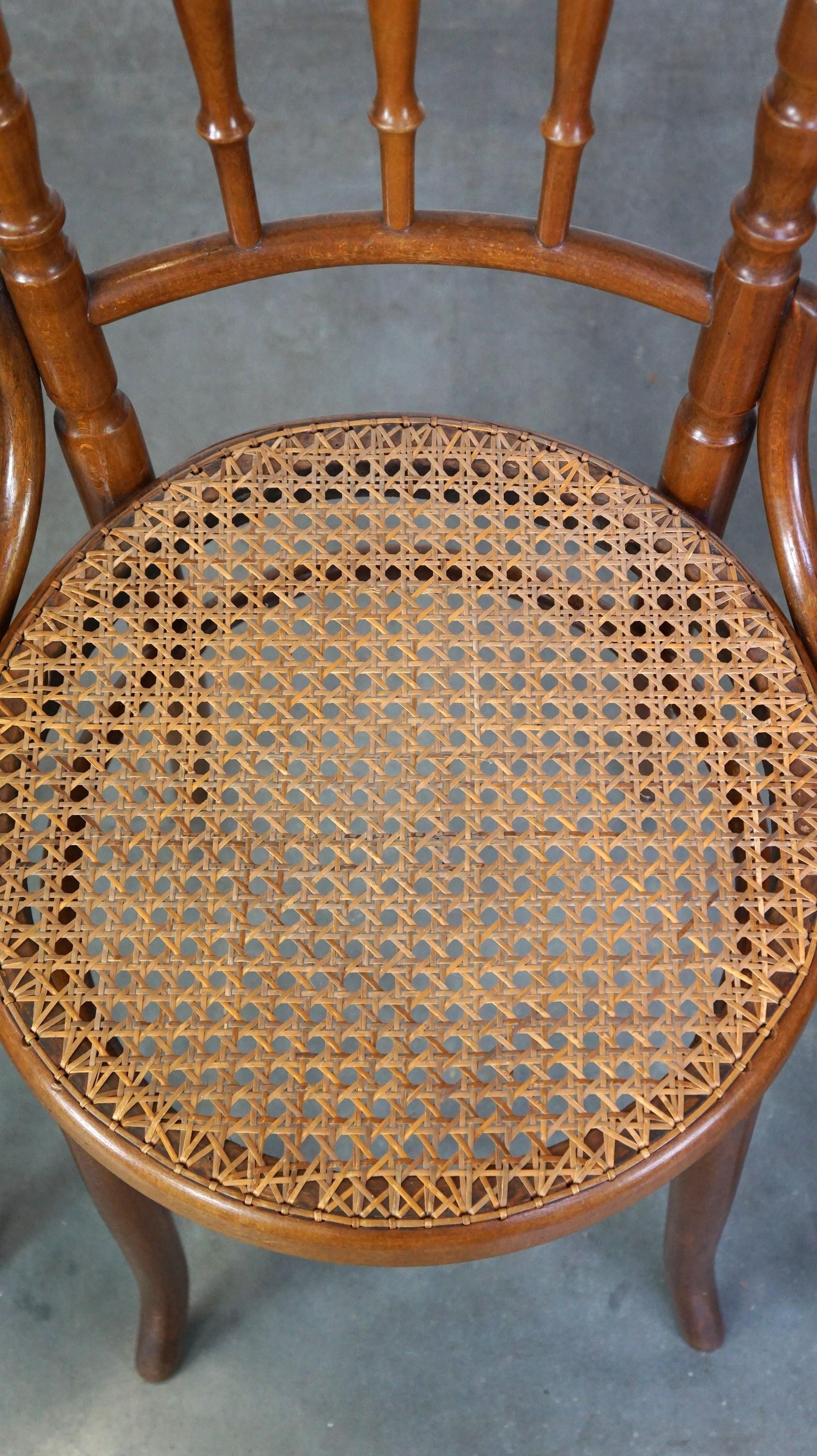 Wood Set of 4 beautiful and atmospheric vintage Thonet design bistro chairs For Sale