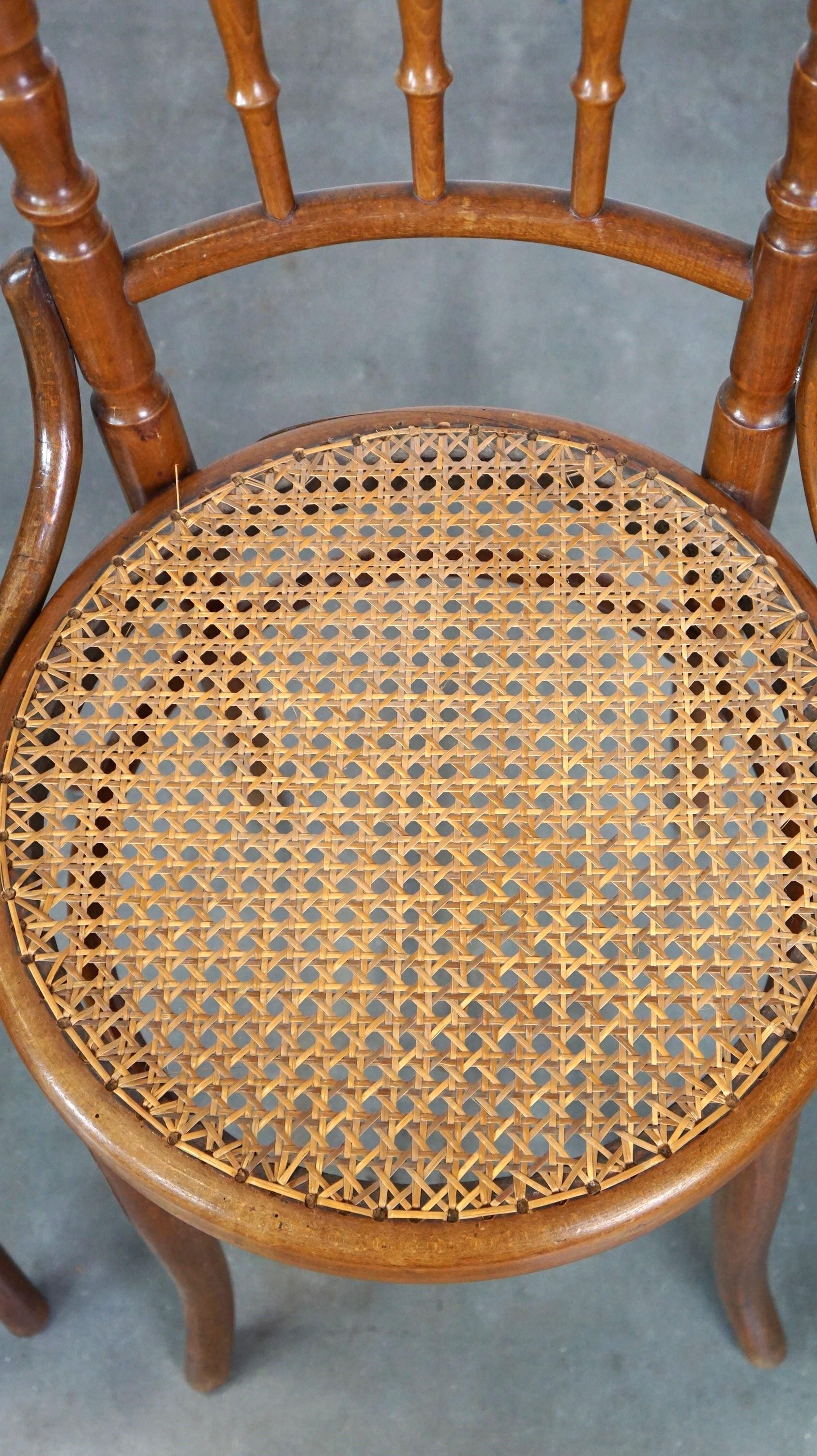 Set of 4 beautiful and atmospheric vintage Thonet design bistro chairs For Sale 1