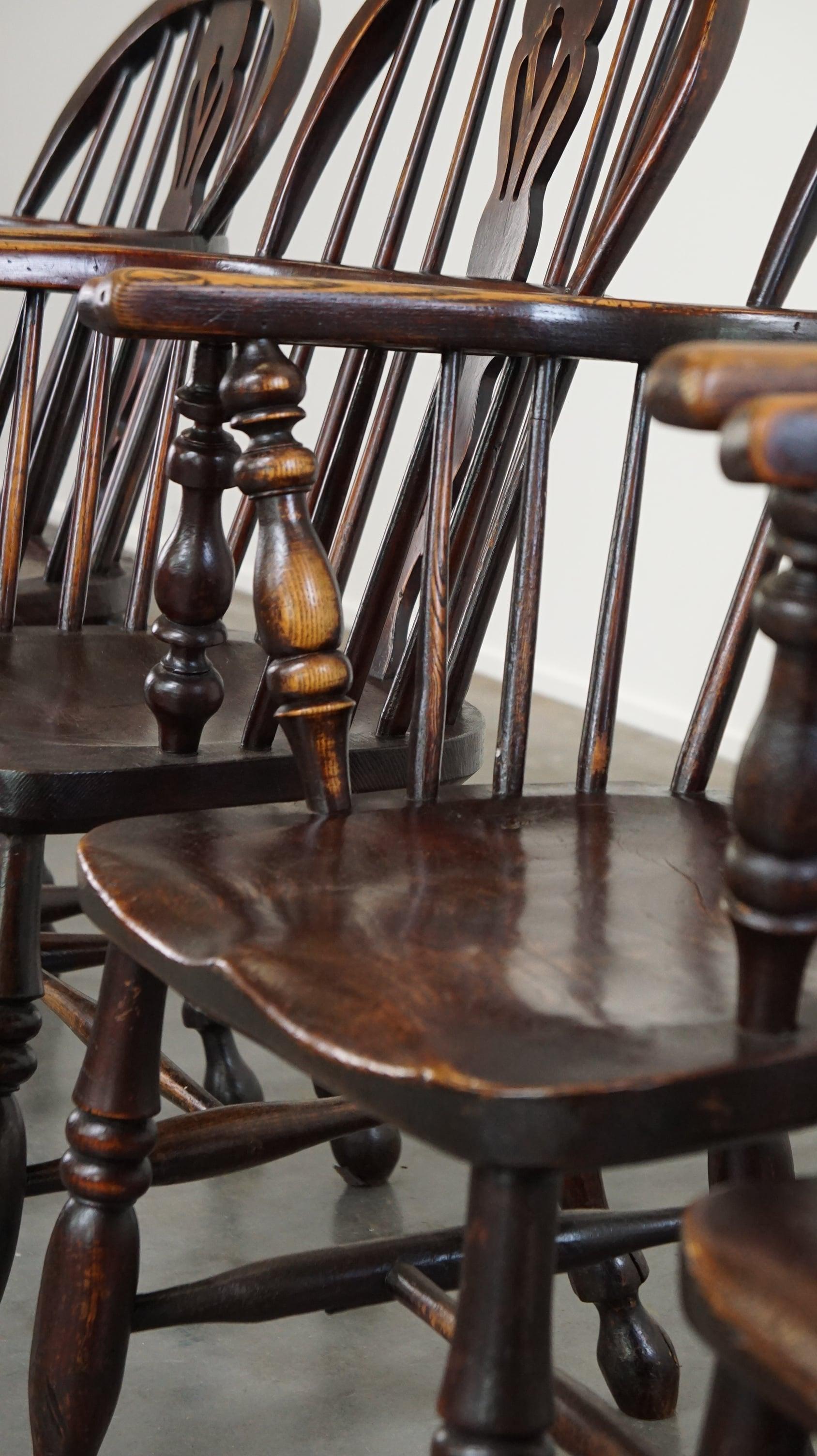 Ensemble de 4 magnifiques chaises/chaises de salle à manger anglaises anciennes à dossier bas Windsor en vente 6