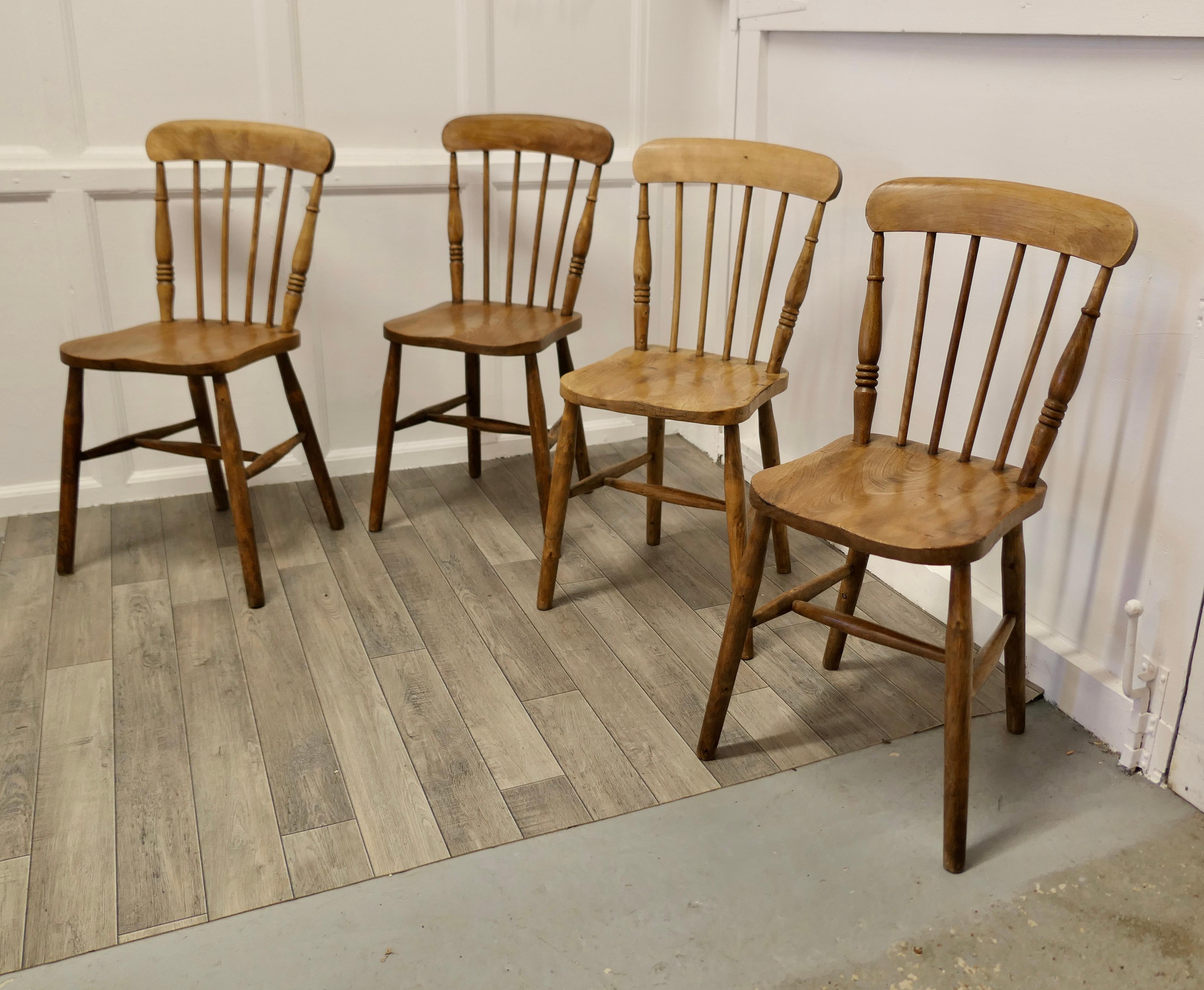Set of 4 Beech and Elm Seated Stick Back Kitchen Dining Chairs In Good Condition For Sale In Chillerton, Isle of Wight