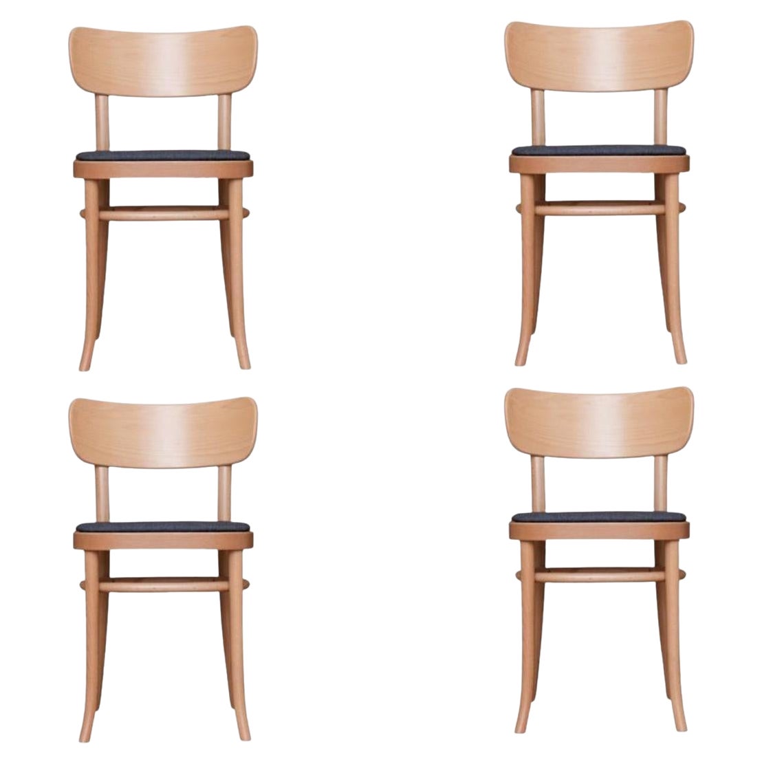 Lot de 4 chaises MZO en bois de hêtre avec assise tapissée en Kvadrat noir par Mazo Design