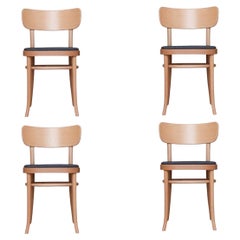 Set di 4 sedie MZO in legno di faggio con seduta imbottita in Kvadrat nero di Design/One