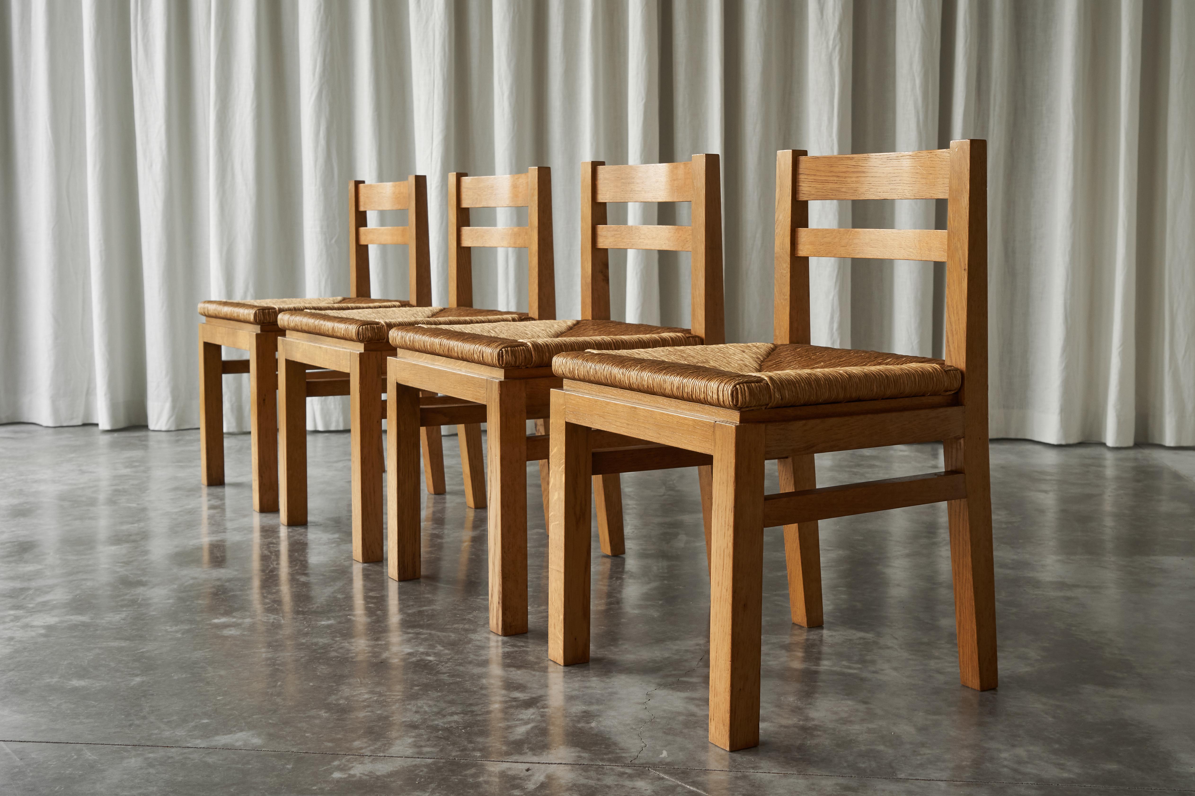 20th Century Set of 4 Belgian Mid Century Modernist Dining Chairs in Oak and Straw 1960s For Sale