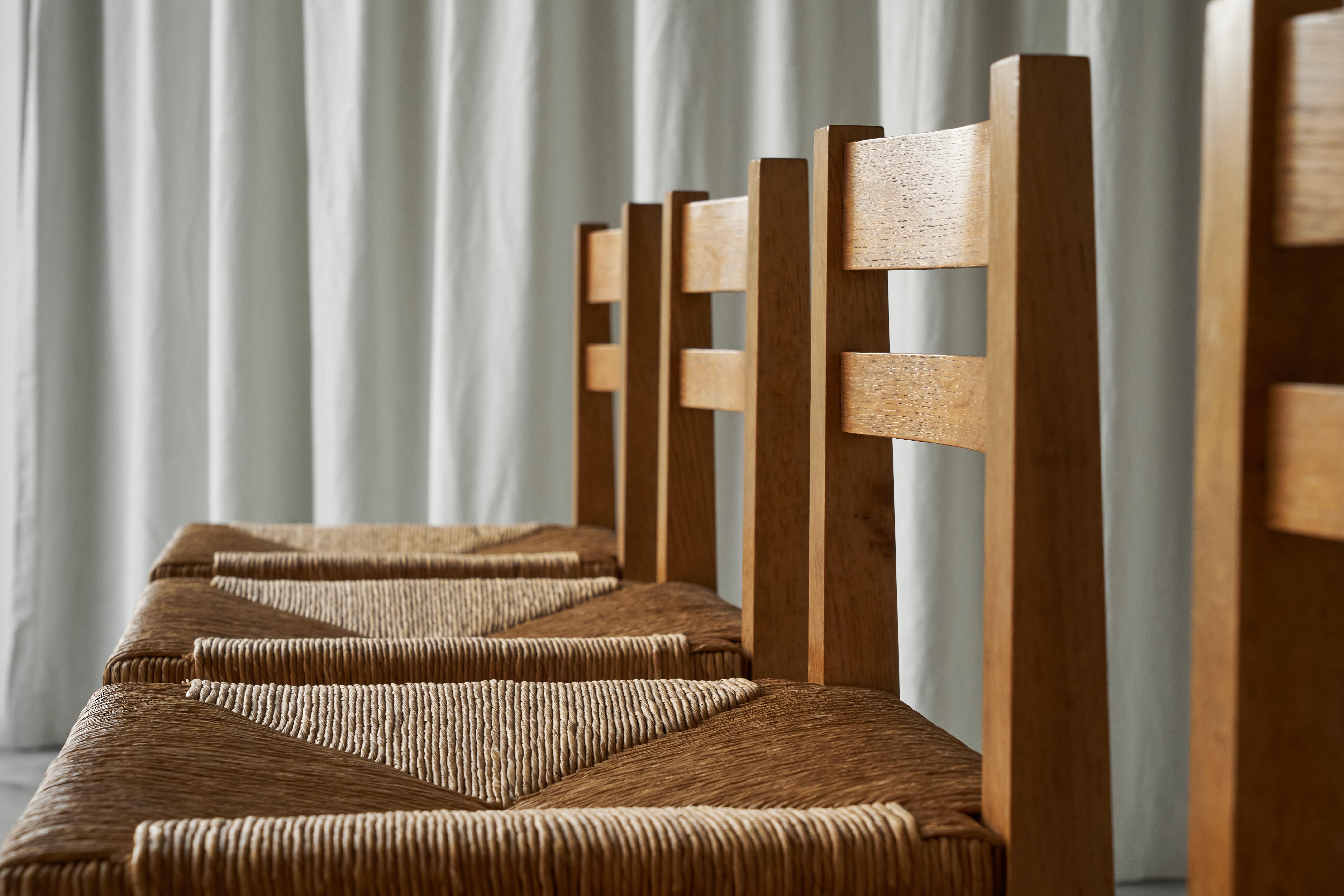 Ensemble de 4 chaises de salle à manger belges modernistes du milieu du siècle en chêne et paille années 1960 en vente 1