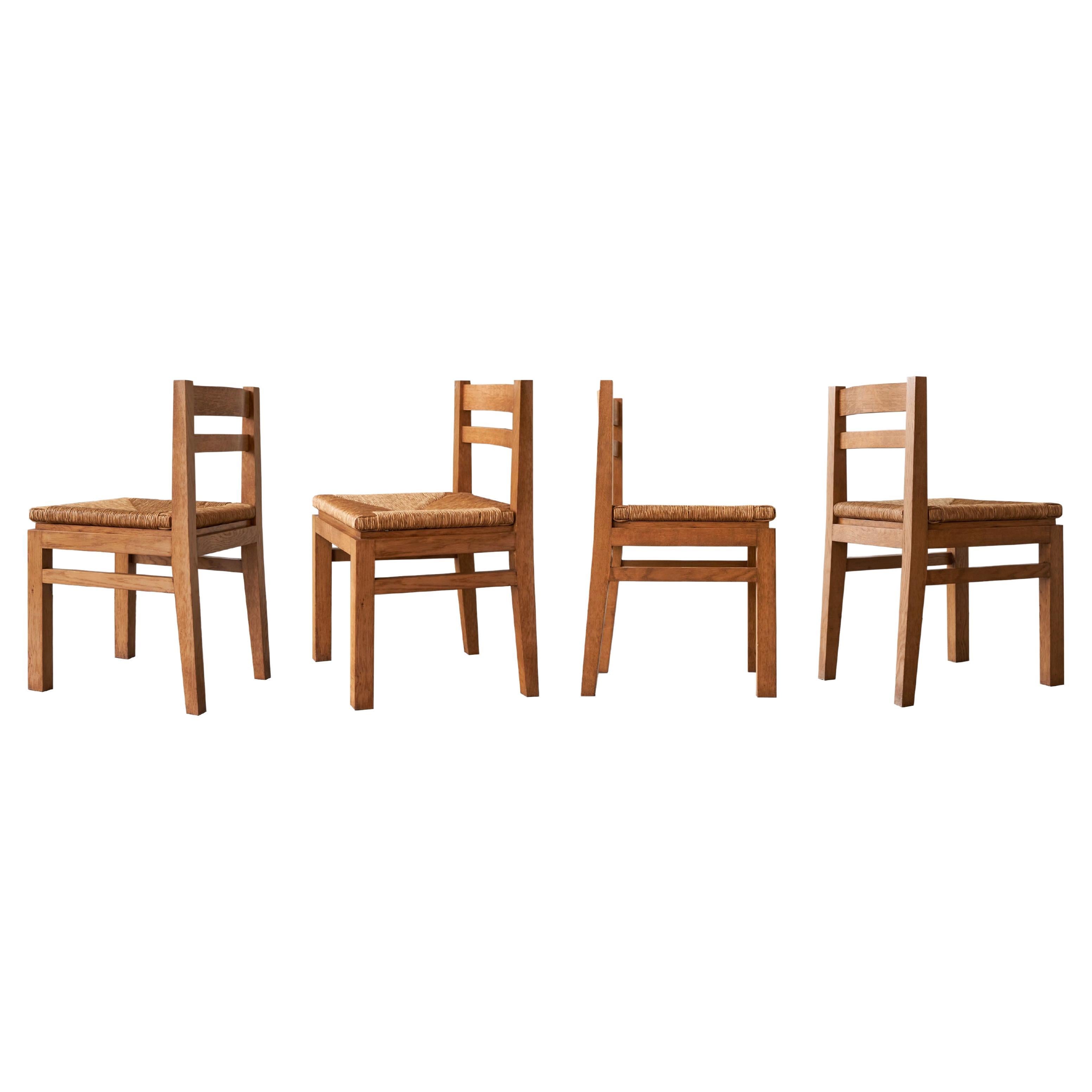 Ensemble de 4 chaises de salle à manger belges modernistes du milieu du siècle en chêne et paille années 1960 en vente