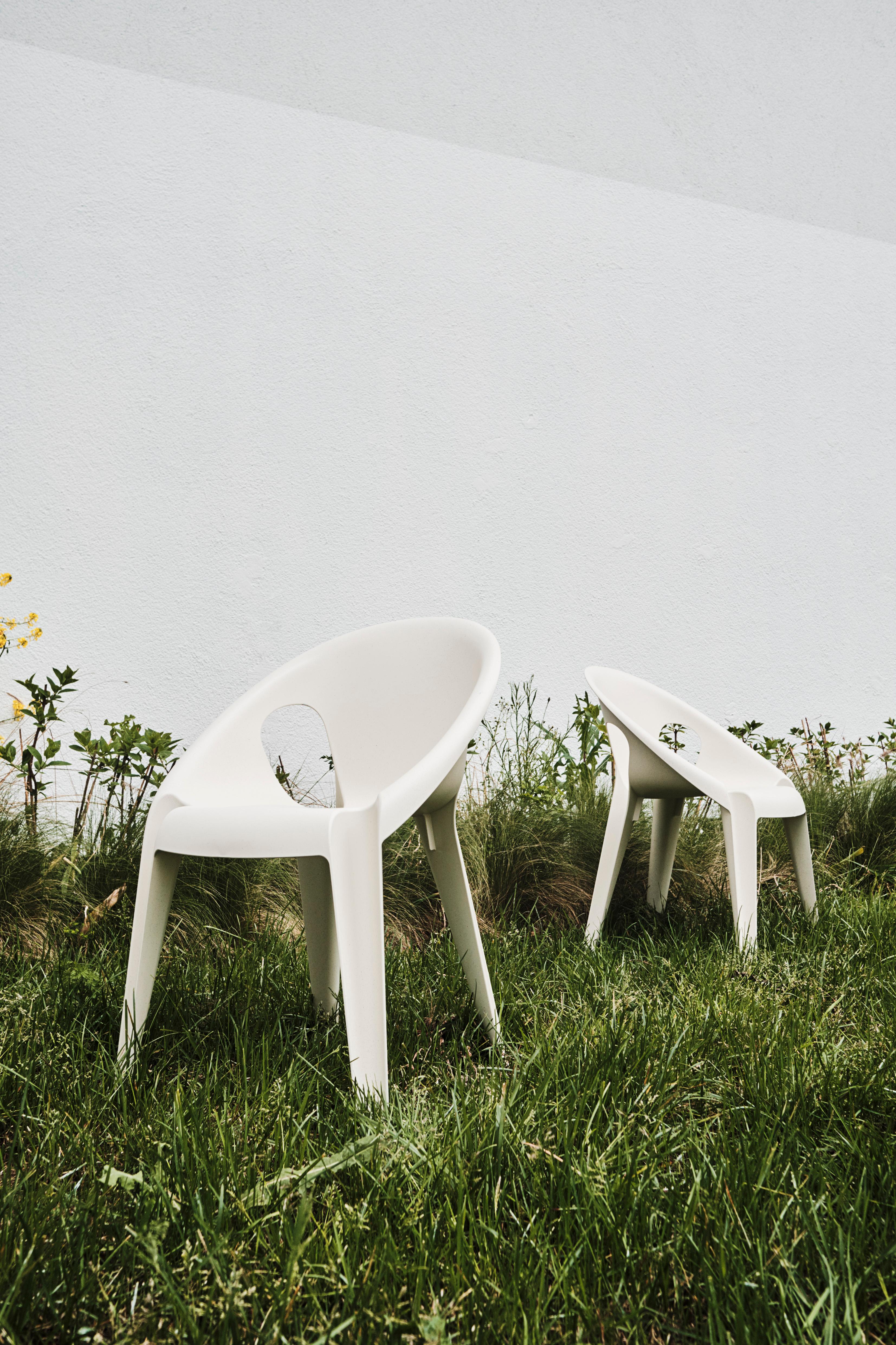 Set of 4 Bell Chair in Dawn by Konstantin Grcic  for MAGIS For Sale 3