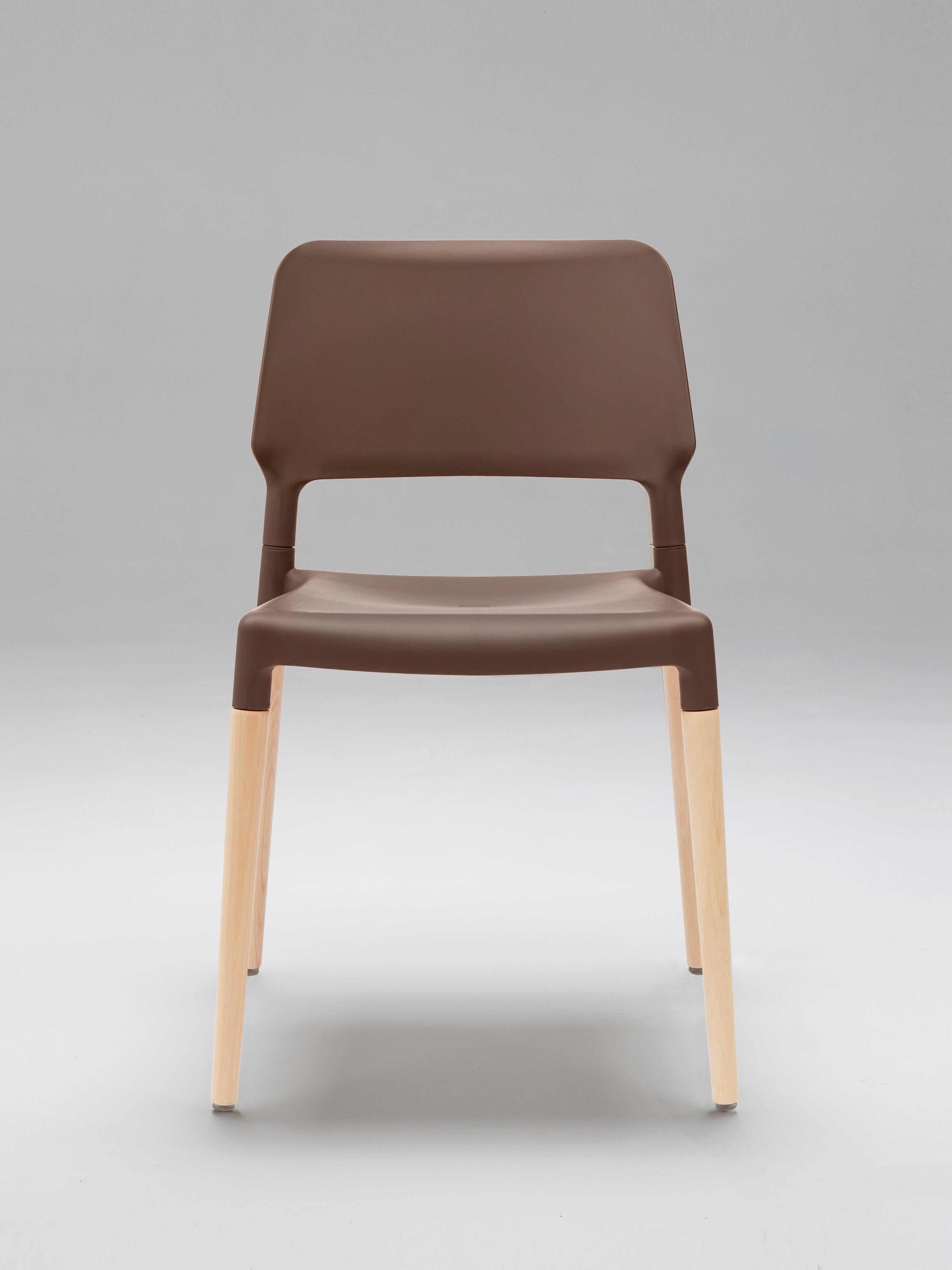 Set of 4 Belloch dining chair by Lagranja Design
Dimensions: D 50 x W 54 x H 79 cm
Materials: beech wood, polypropylene, fiberglass.
Available in other colors.

The Belloch chair is the result of commissioning a lightweight and stackable