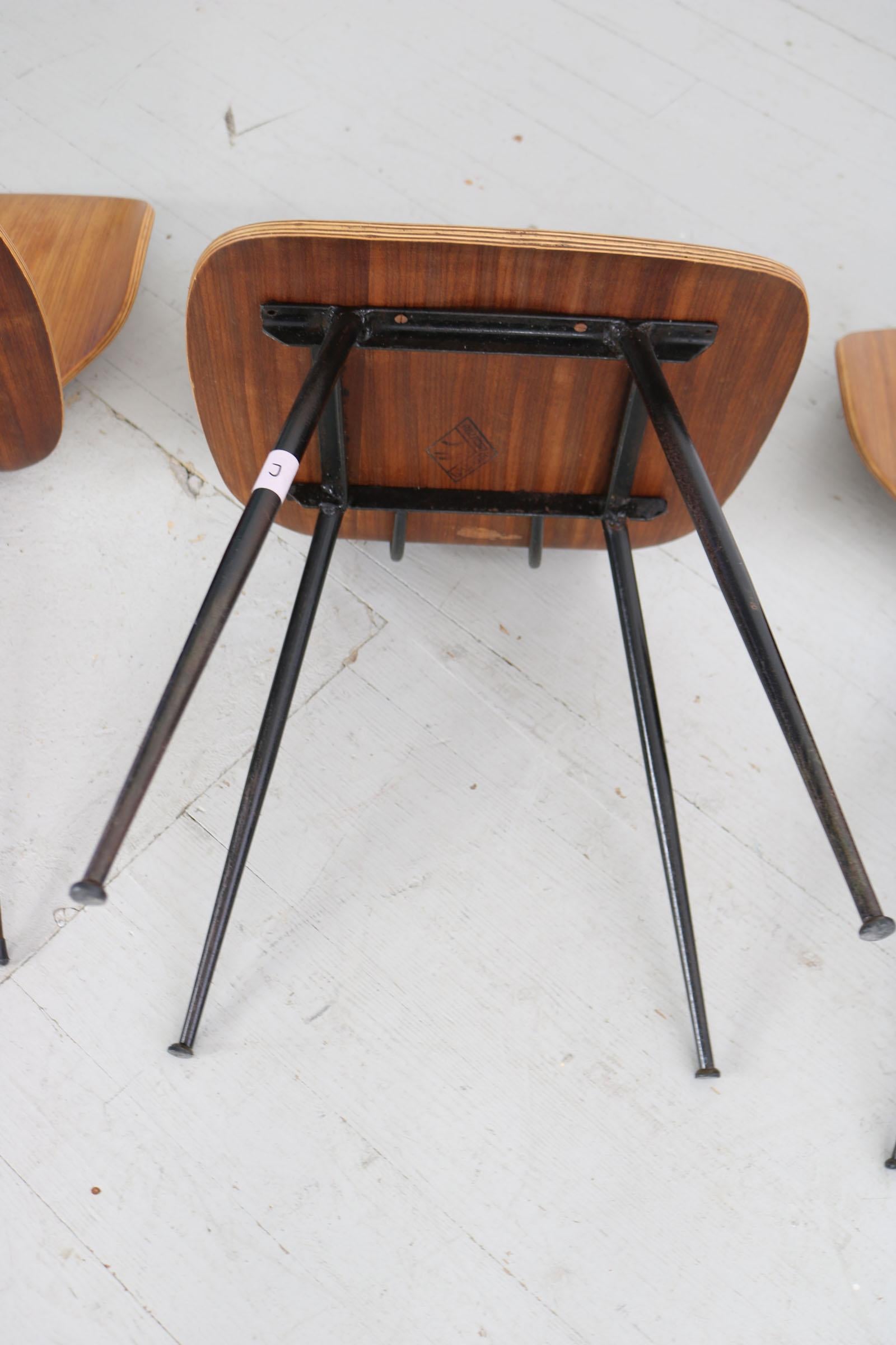 Ensemble de 4 chaises en bois cintré Carlo Ratti, Industria Legni Curvati, Italie  1950s. en vente 5