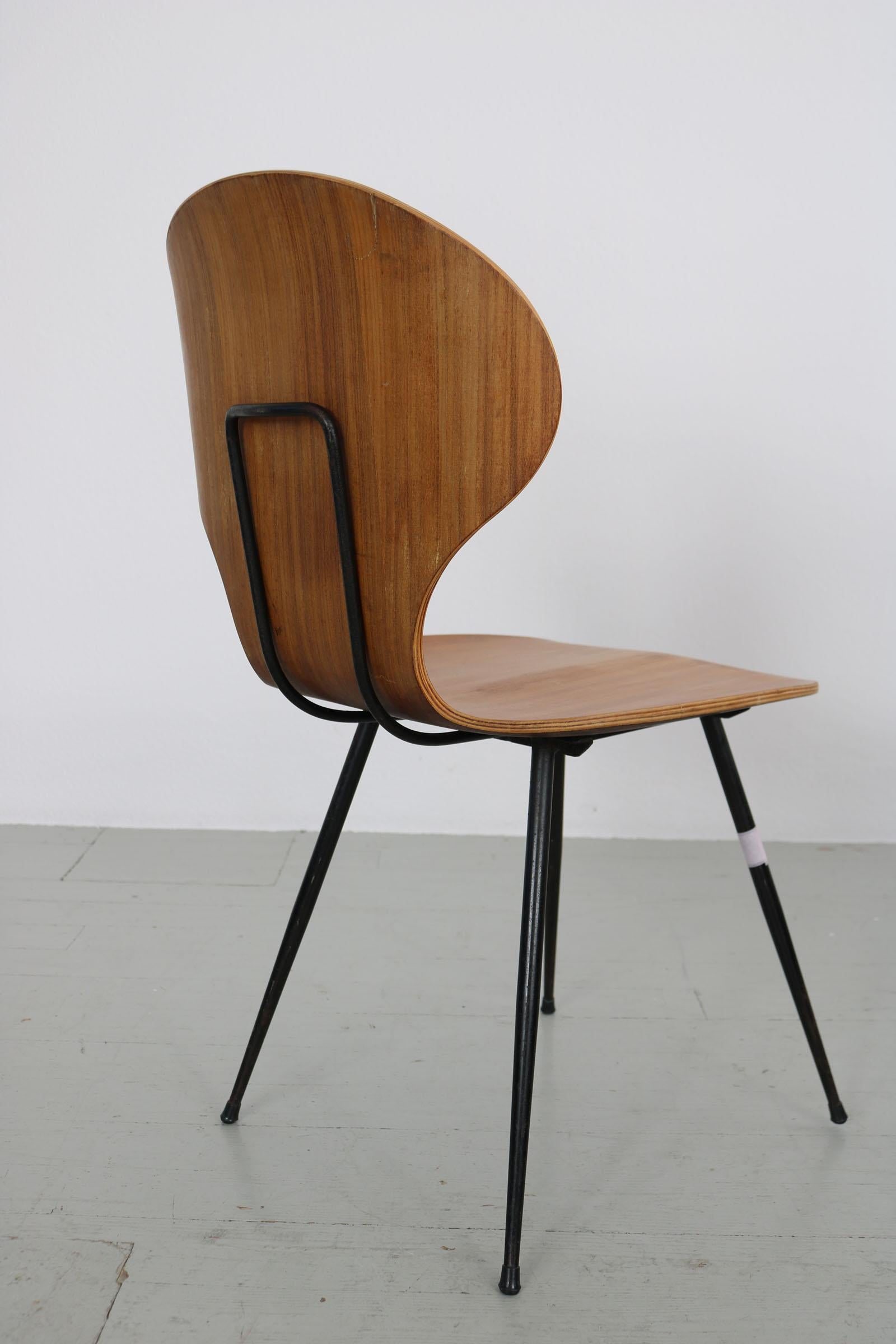 Ensemble de 4 chaises en bois cintré Carlo Ratti, Industria Legni Curvati, Italie  1950s. en vente 11