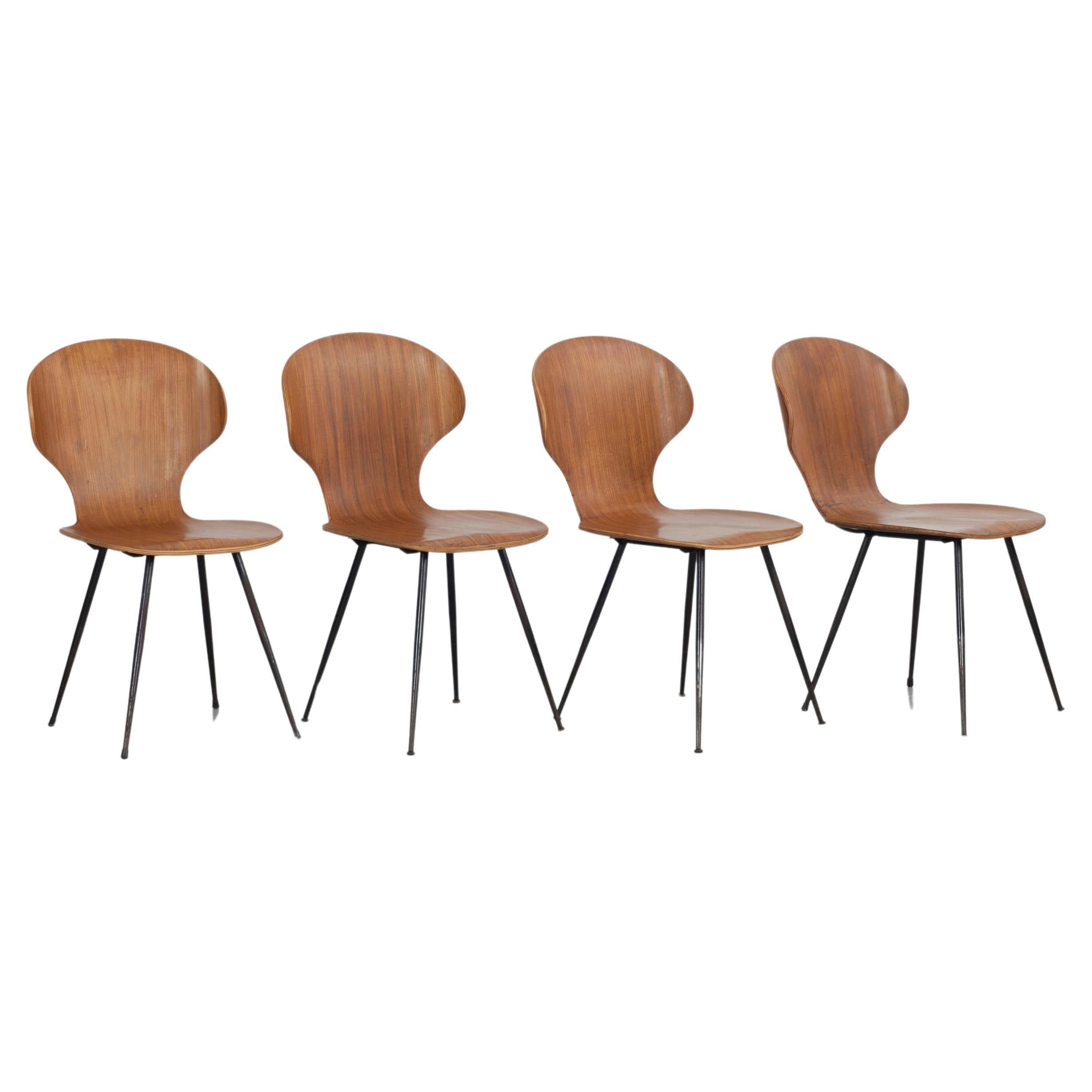 Ensemble de 4 chaises en bois cintré Carlo Ratti, Industria Legni Curvati, Italie  1950s. en vente