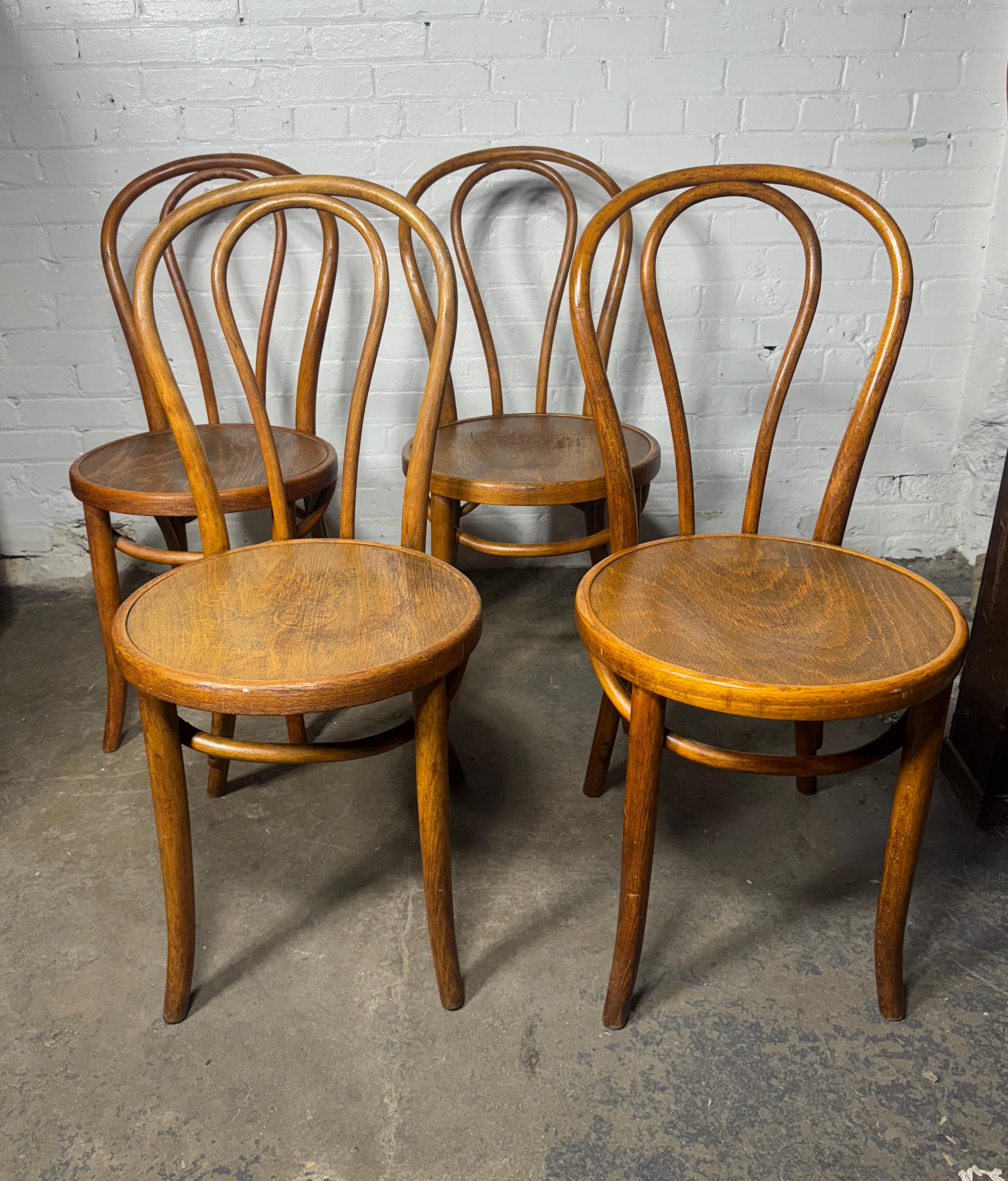 4er Set Bugholz-Esszimmerstühle EMBOSSED SEATS Made in Austria by Thonet im Angebot 2