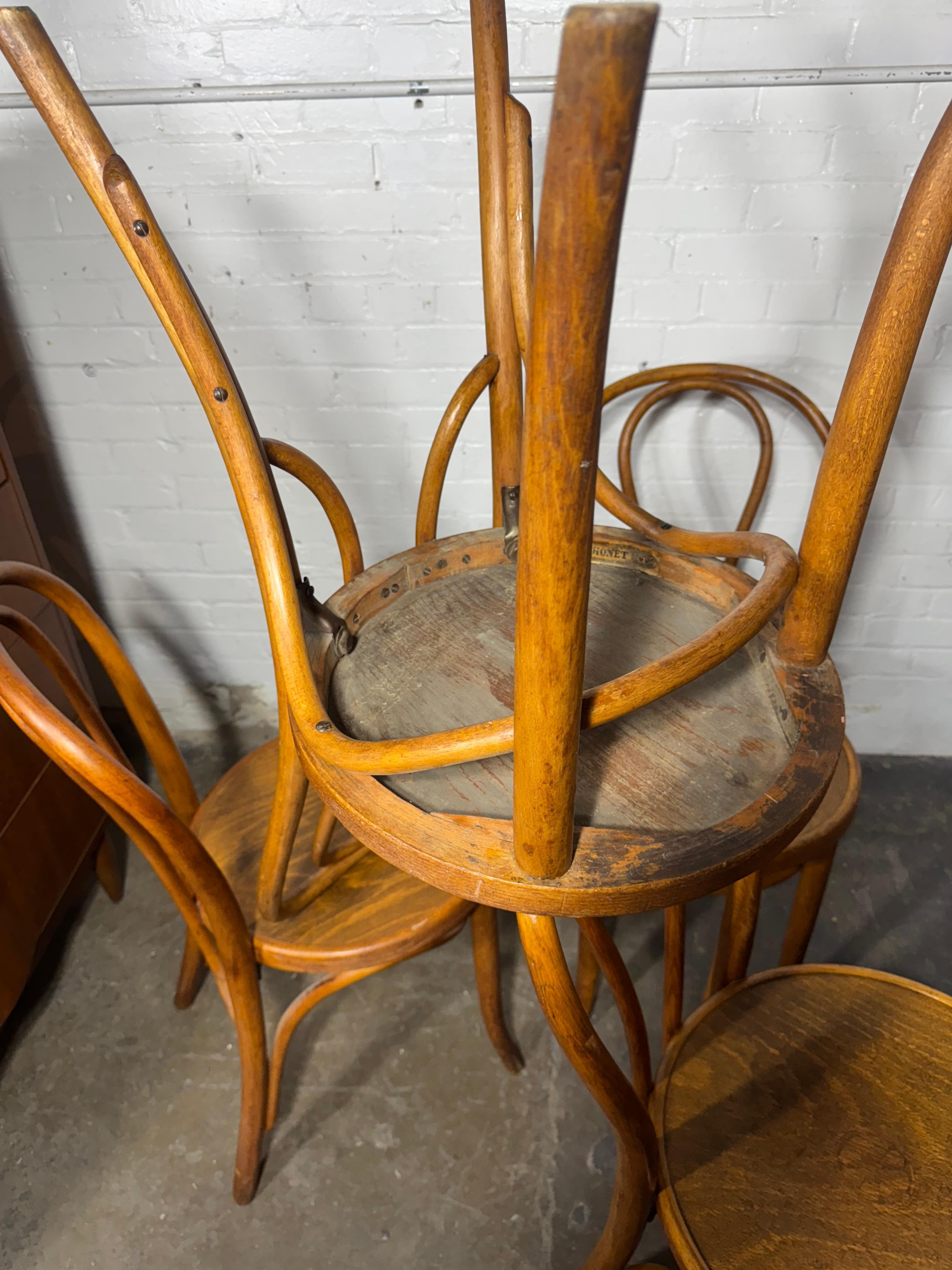 4er Set Bugholz-Esszimmerstühle EMBOSSED SEATS Made in Austria by Thonet im Angebot 4